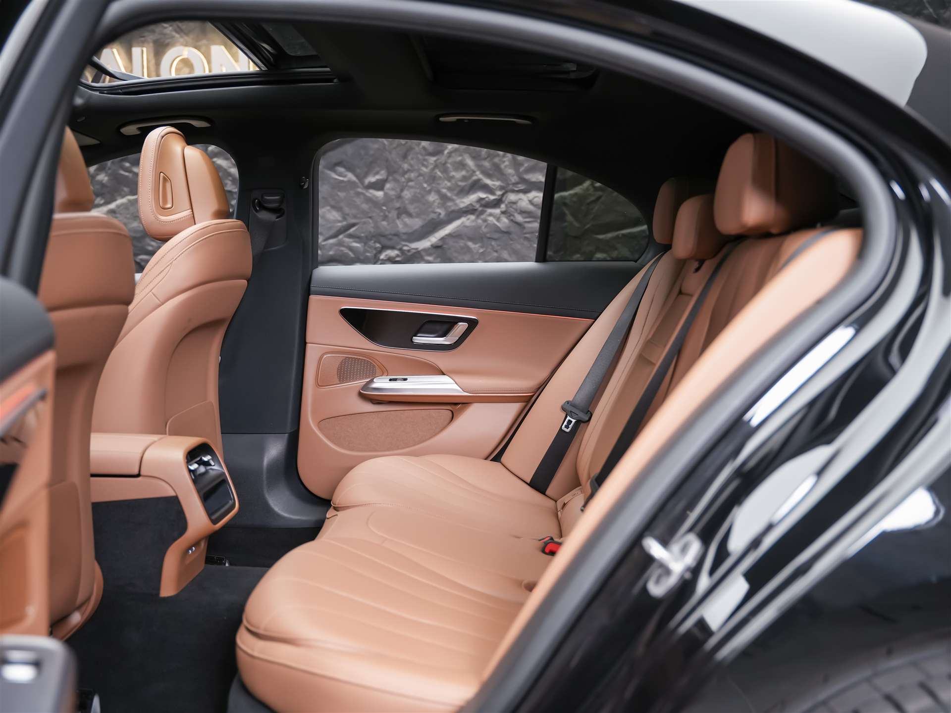 MERCEDES-BENZ E 220 d AMG Line *Superscreen*21" Felgen*Panorama-image-12
