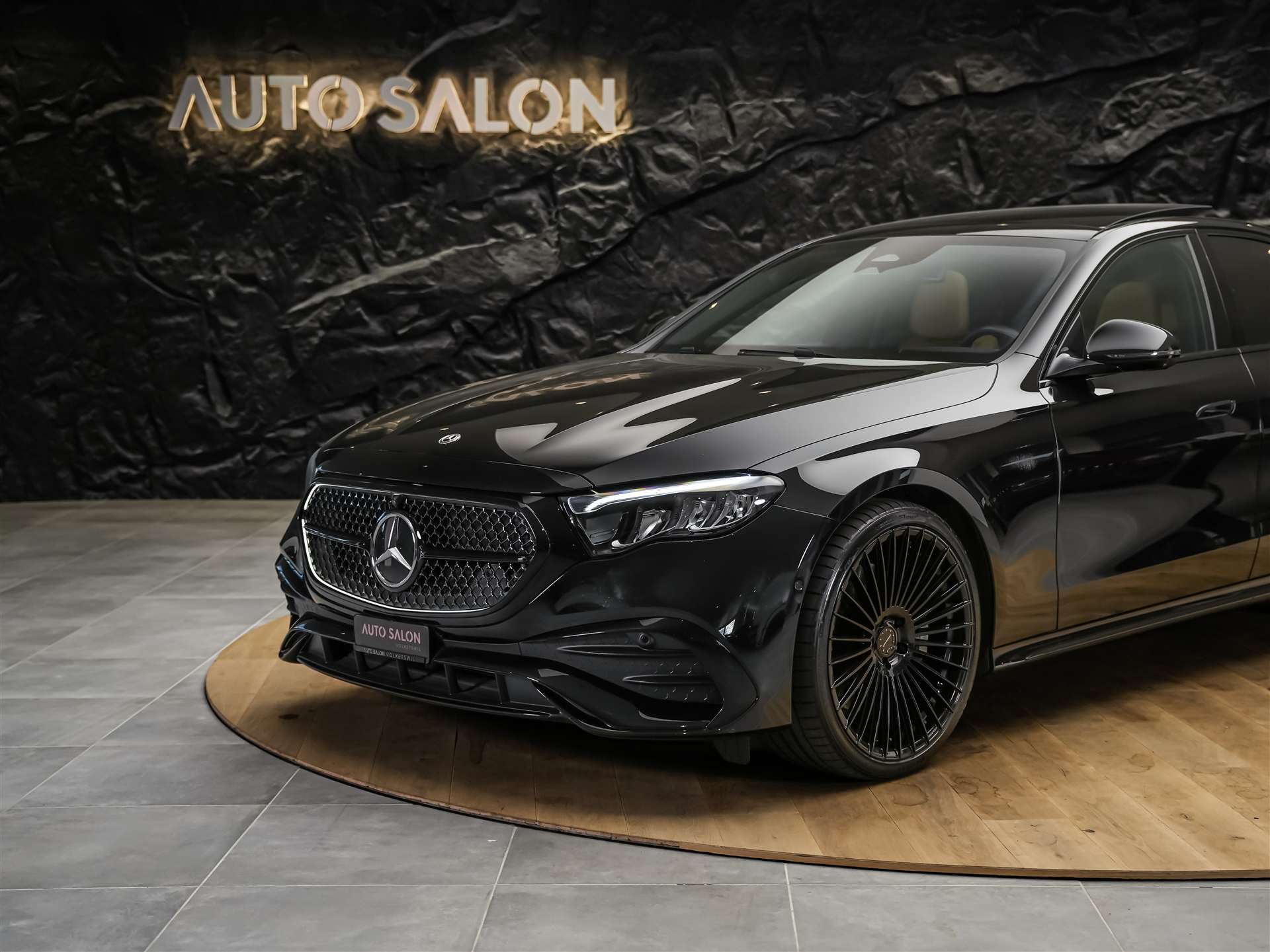 MERCEDES-BENZ E 220 d AMG Line *Superscreen*21" Felgen*Panorama-image-14