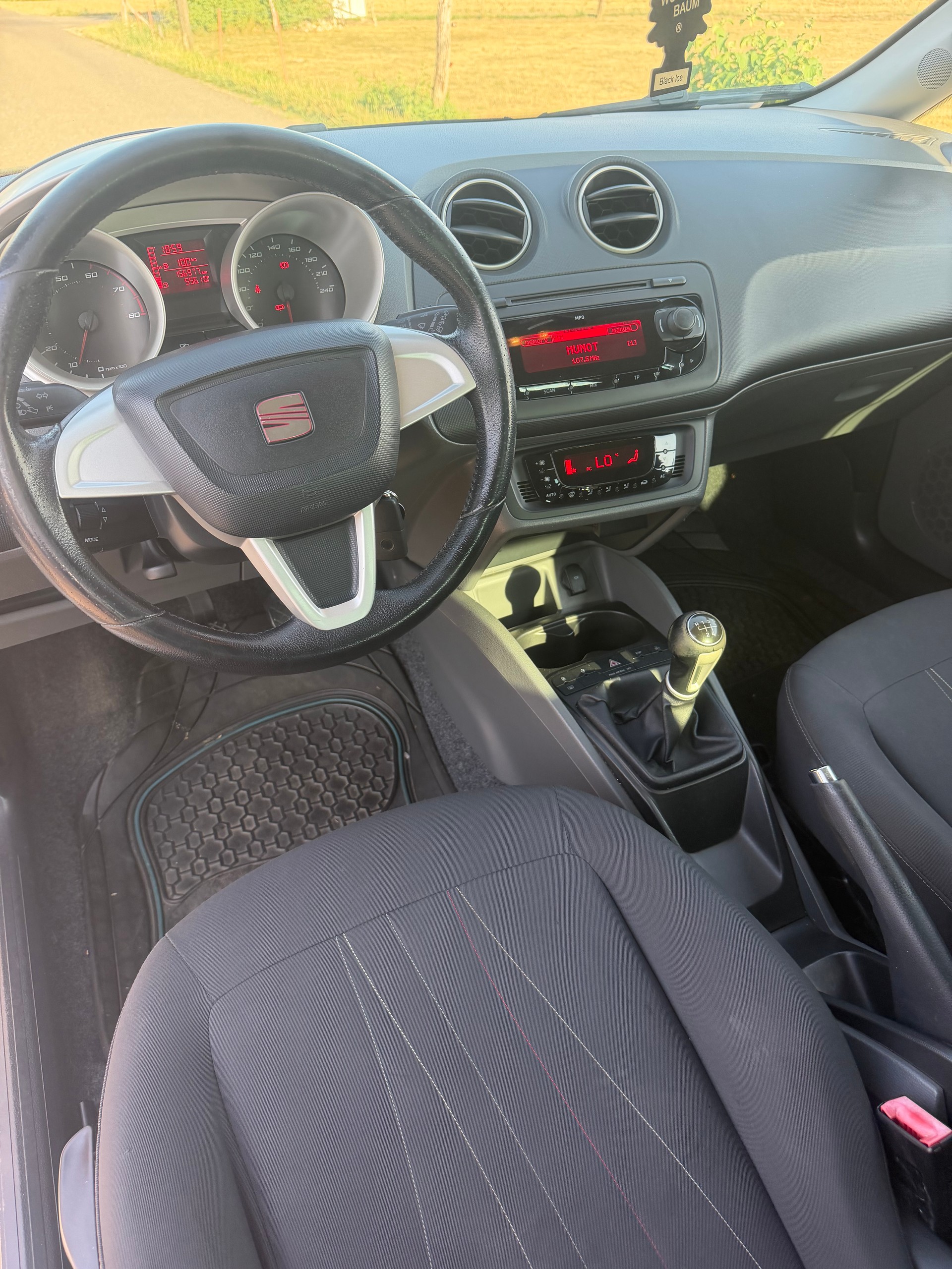 SEAT Ibiza SC 1.2 TSI Sport-image-8