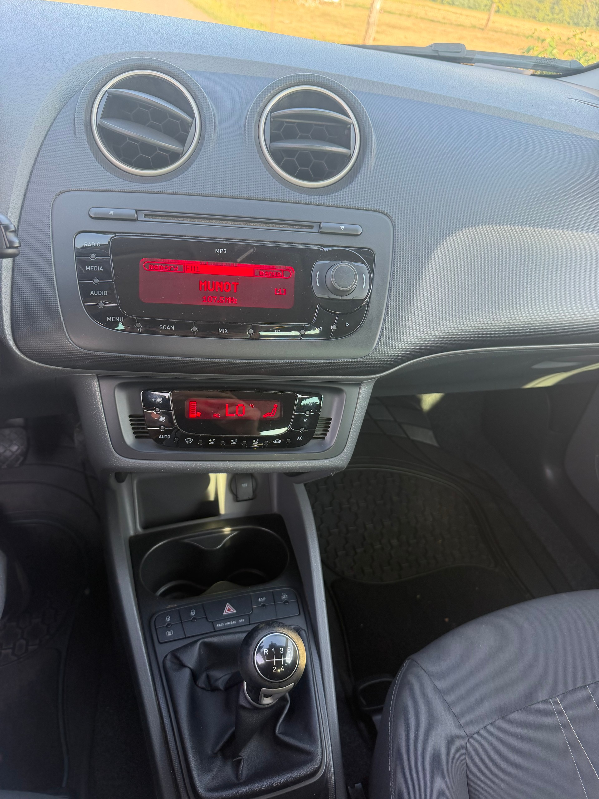 SEAT Ibiza SC 1.2 TSI Sport-image-9
