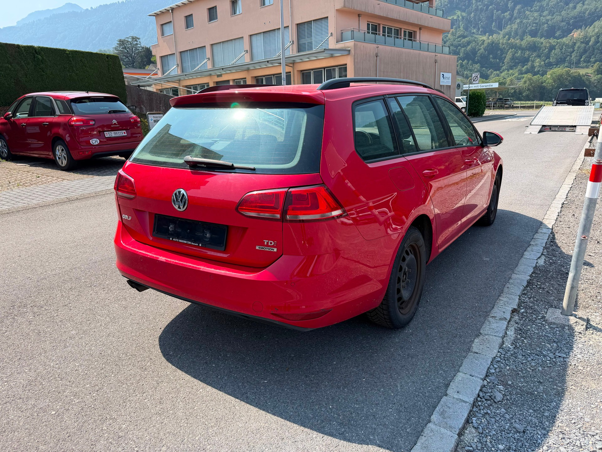 VW Golf Variant 1.6 TDI Trendline 4Motion-image-3