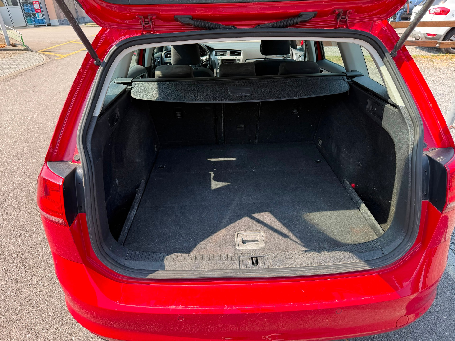 VW Golf Variant 1.6 TDI Trendline 4Motion-image-4