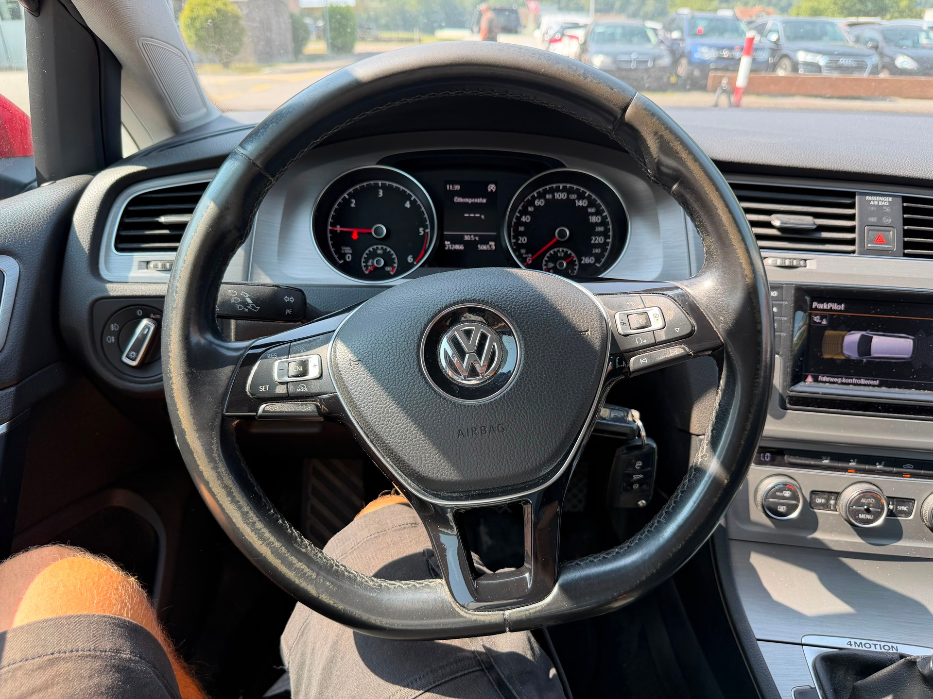 VW Golf Variant 1.6 TDI Trendline 4Motion-image-8