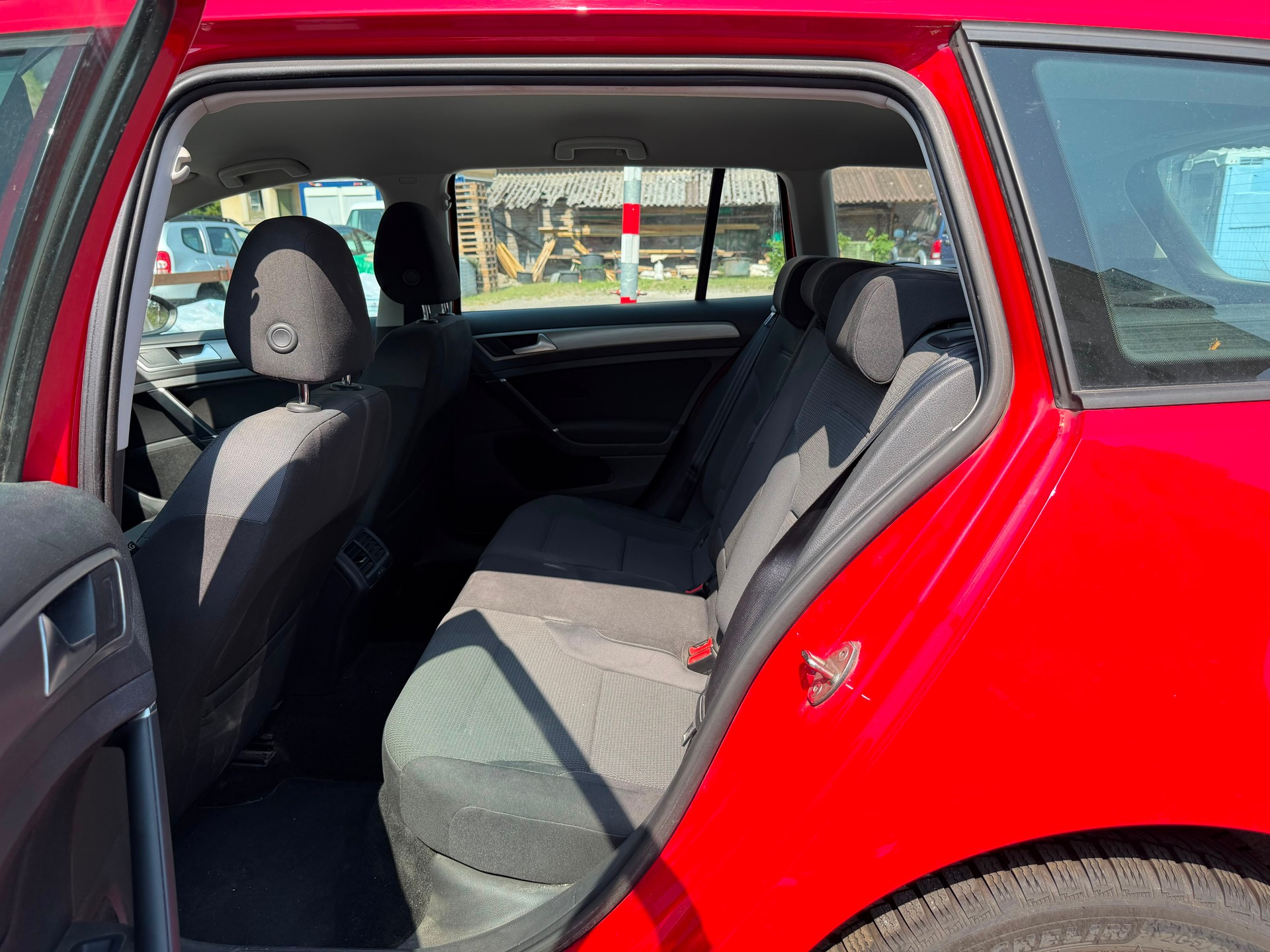 VW Golf Variant 1.6 TDI Trendline 4Motion-image-9