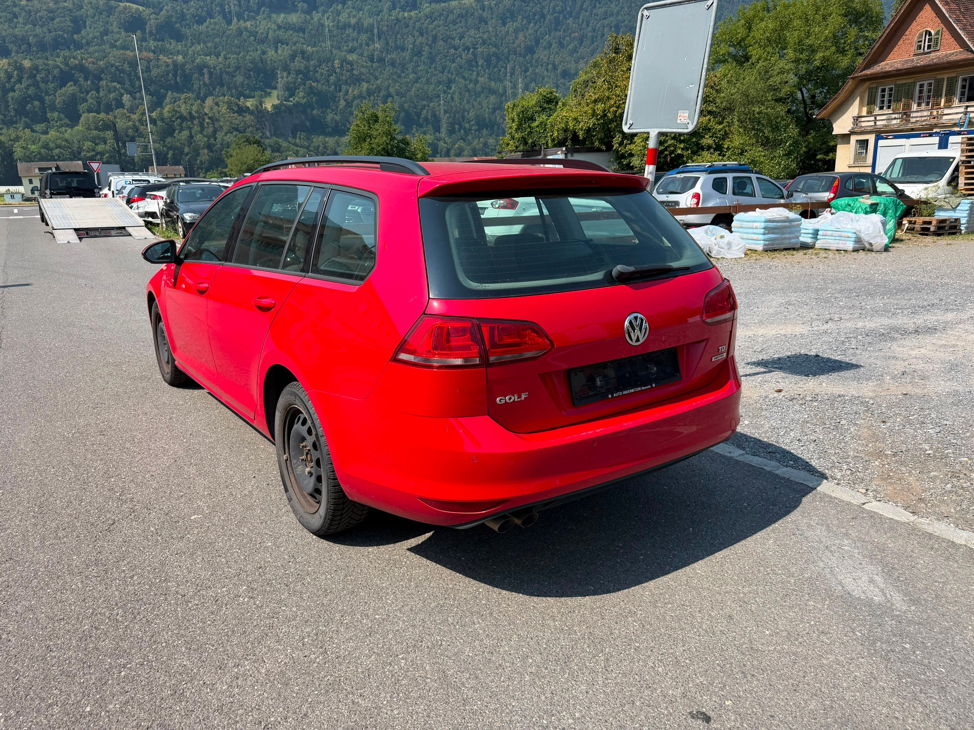 VW Golf Variant 1.6 TDI Trendline 4Motion-image-2