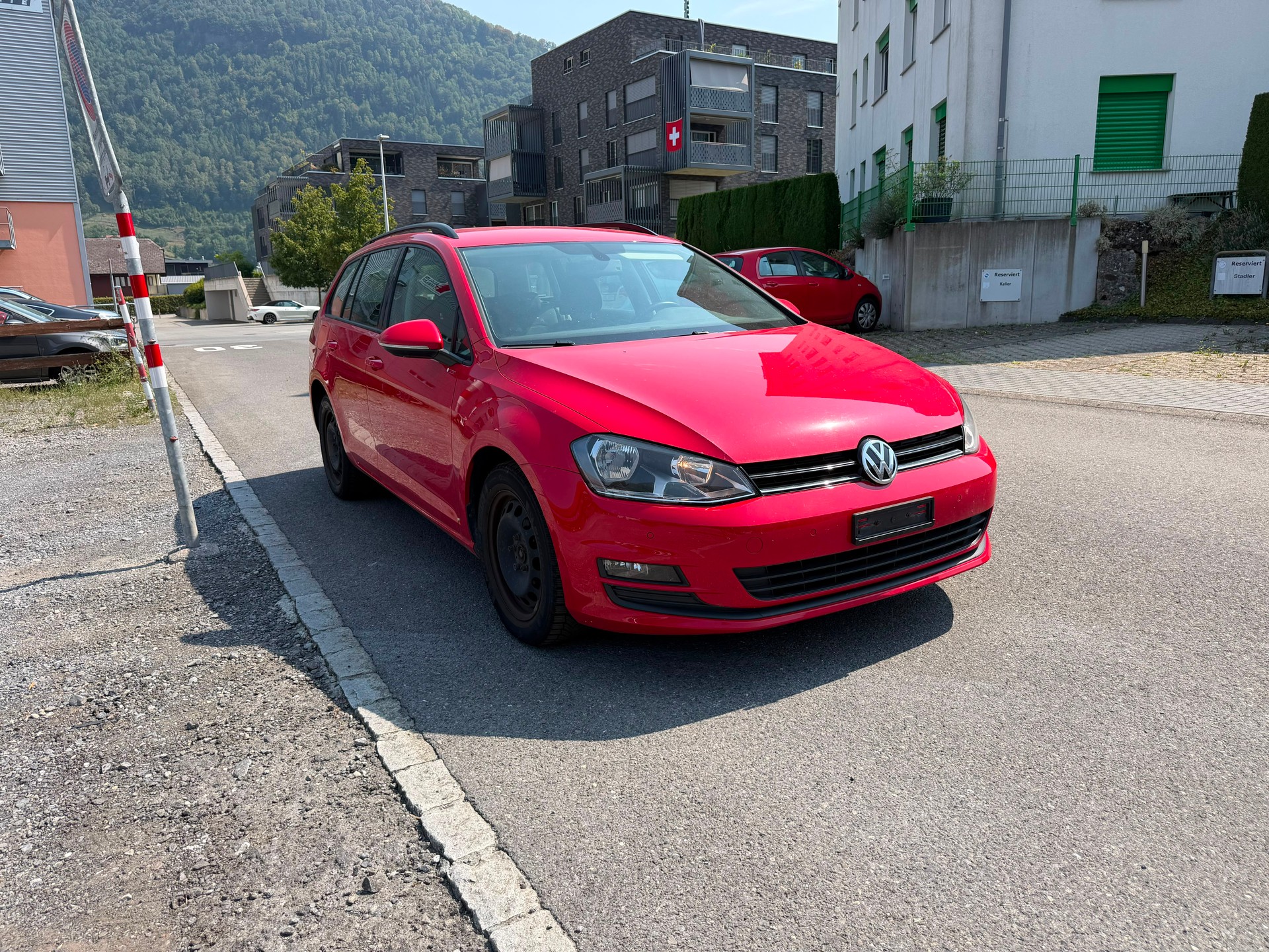 VW Golf Variant 1.6 TDI Trendline 4Motion-image-0