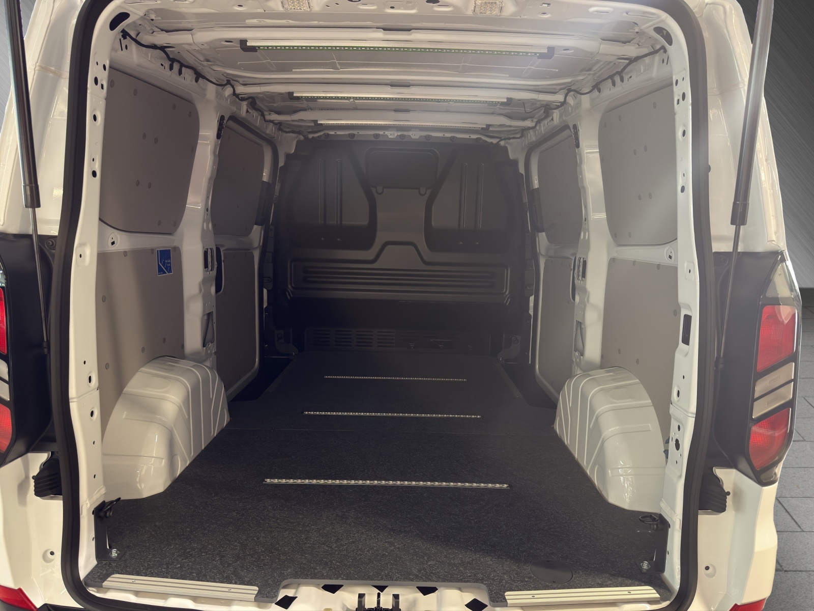 FORD Transit Custom Van 280 L1 2.0 EcoBlue Trend-image-5