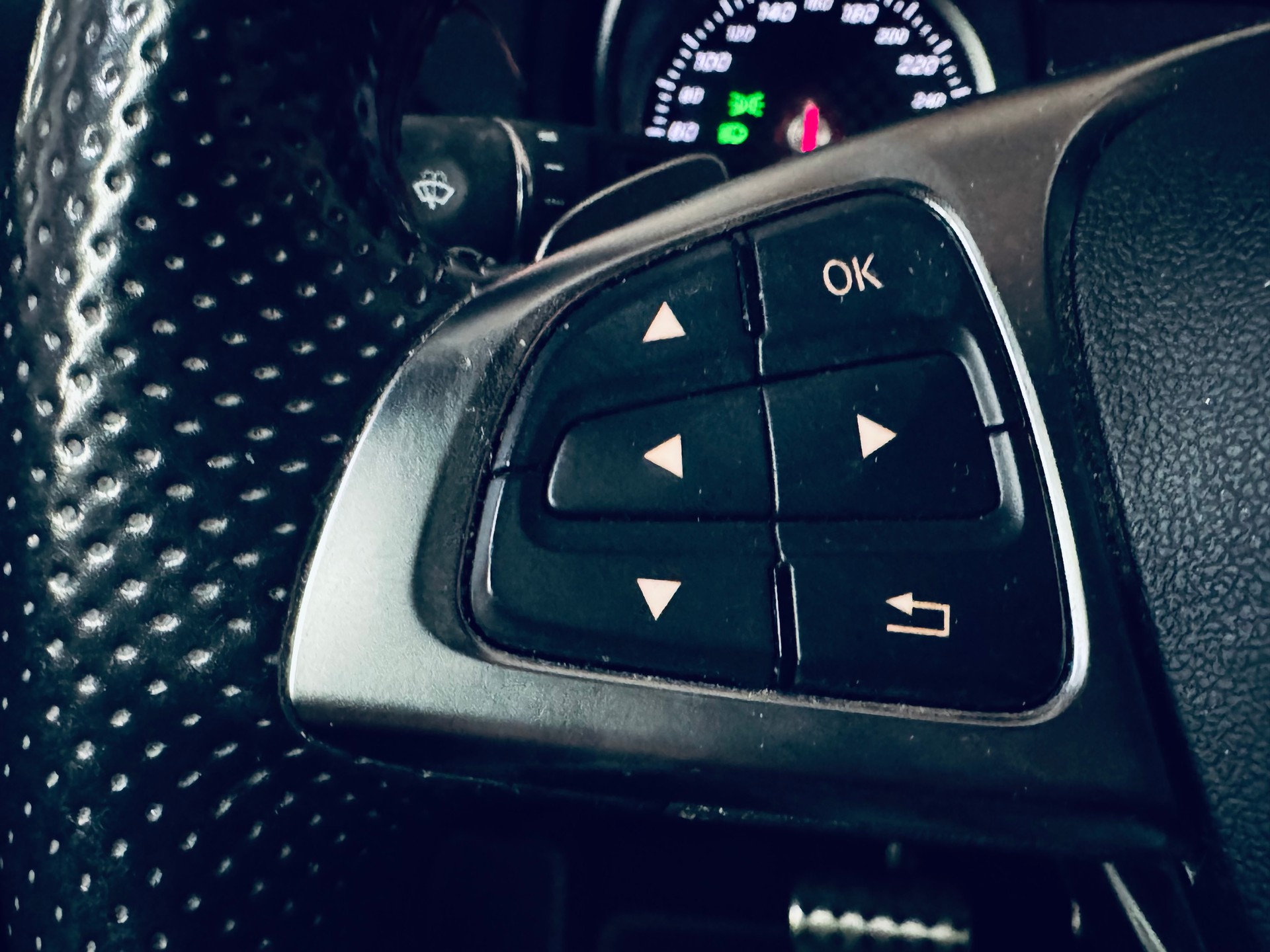 MERCEDES-BENZ A 250 Sport 4Matic 7G-DCT-image-23