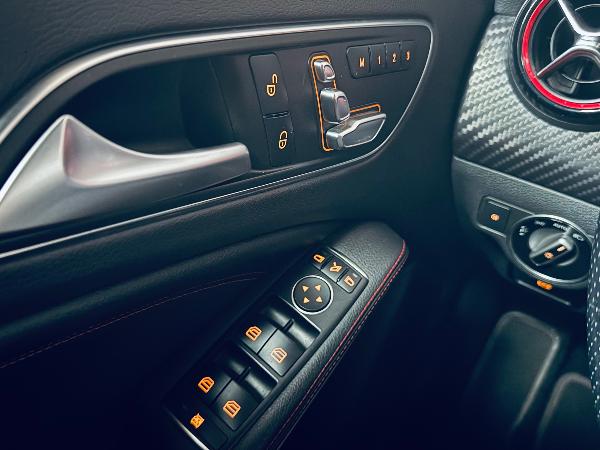 MERCEDES-BENZ A 250 Sport 4Matic 7G-DCT-image-24