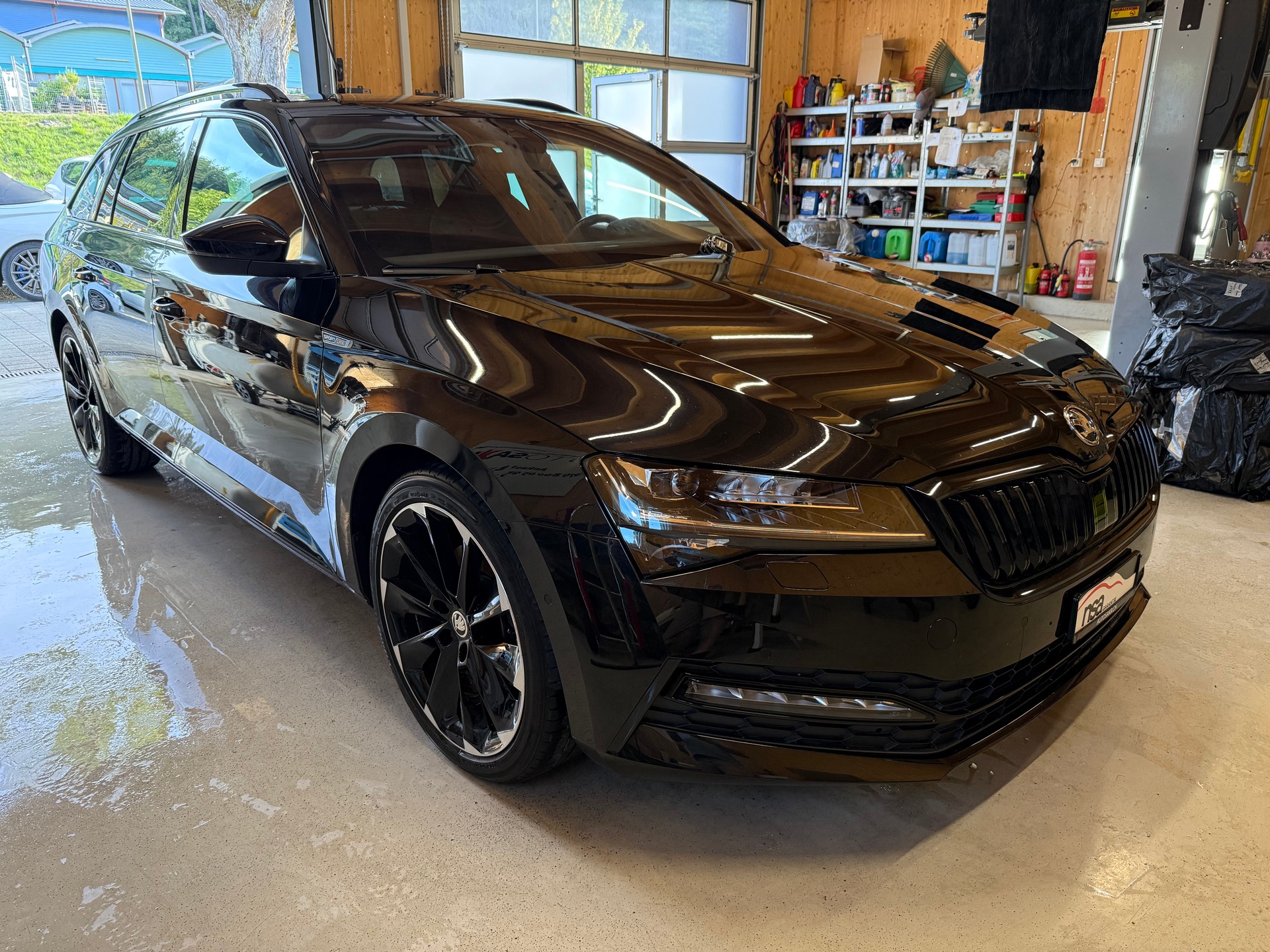 SKODA Superb Combi 2.0 TDi SportLine 4x4 DSG-image-2