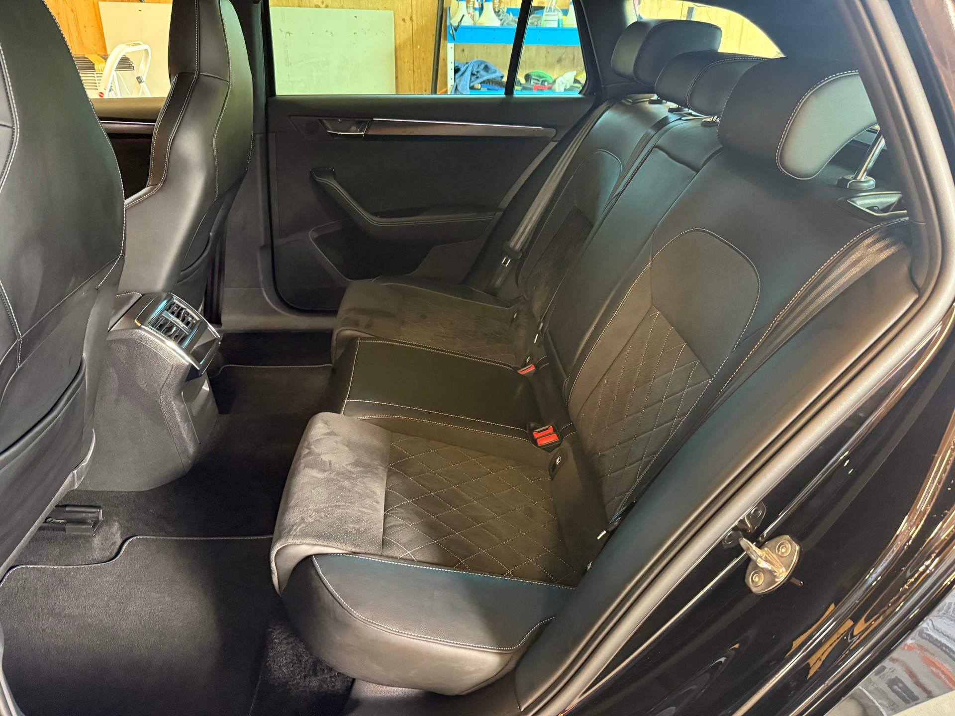 SKODA Superb Combi 2.0 TDi SportLine 4x4 DSG-image-7