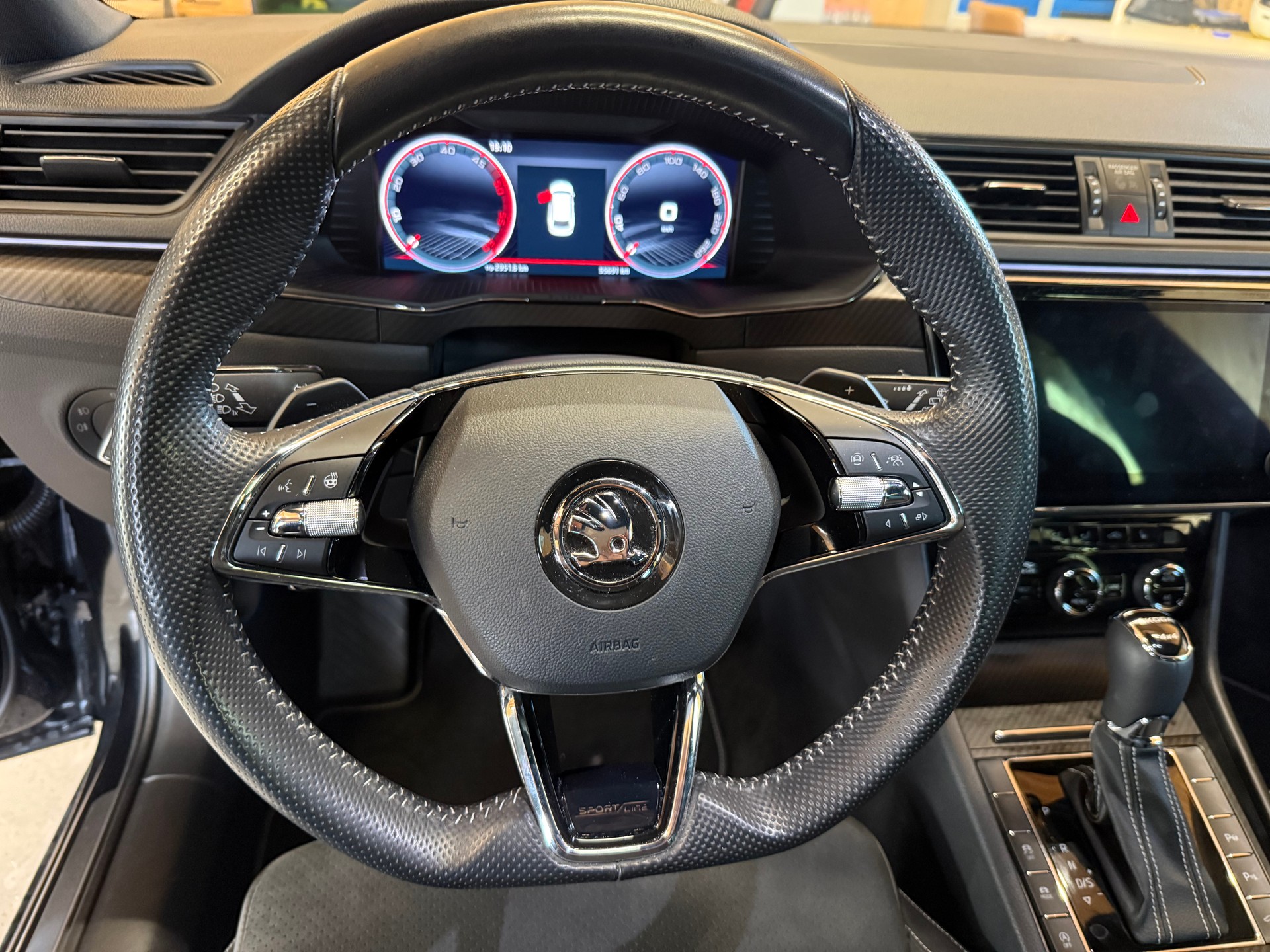 SKODA Superb Combi 2.0 TDi SportLine 4x4 DSG-image-9