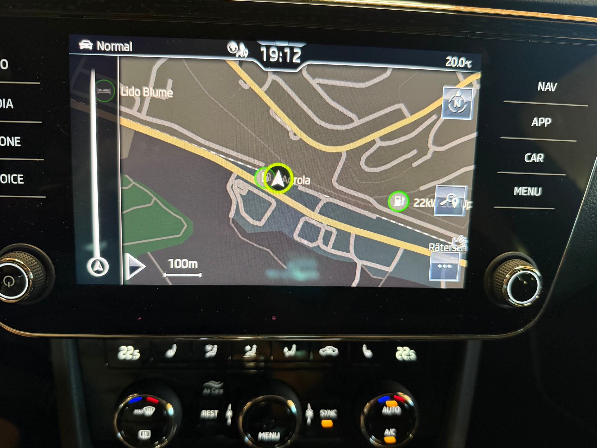 SKODA Superb Combi 2.0 TDi SportLine 4x4 DSG-image-12