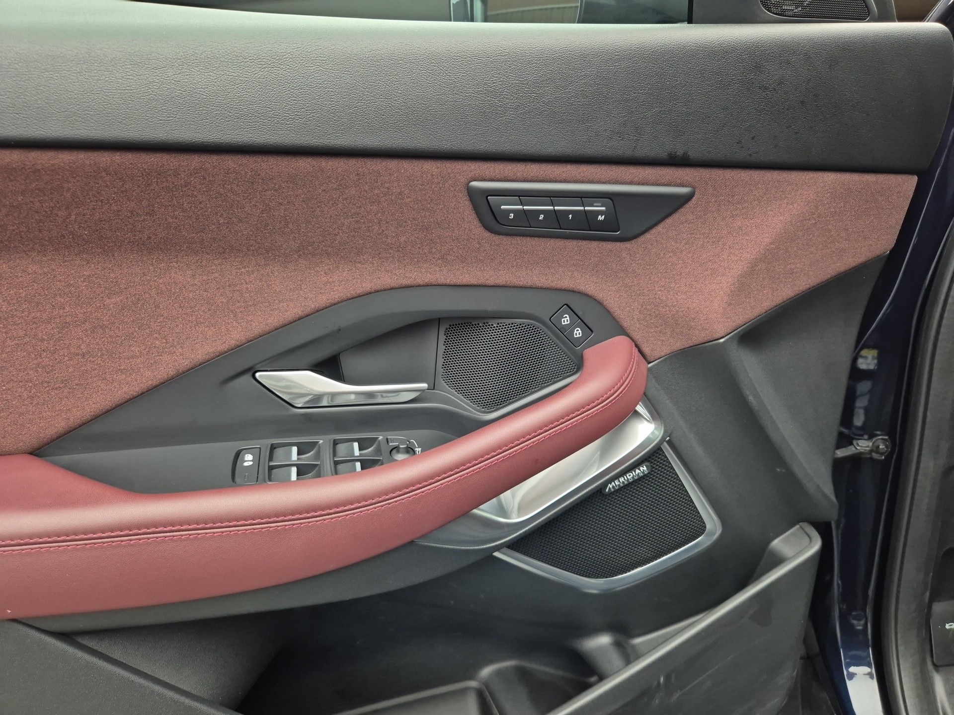 JAGUAR E-Pace 1.5 T 300e R-Dynamic HSE AWD-image-15