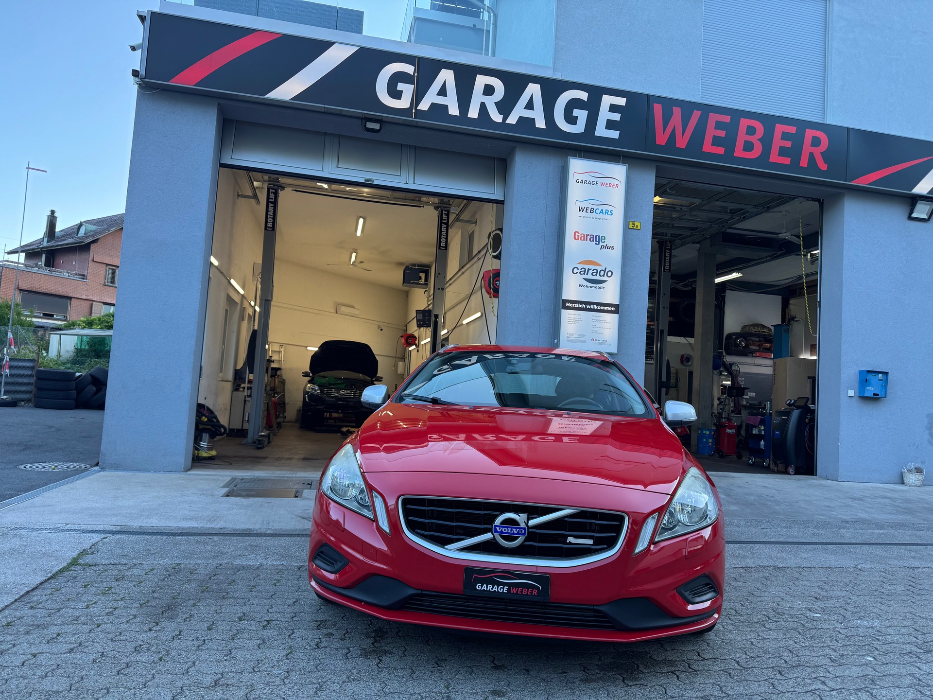 VOLVO V60 T6 AWD R-Design Geartronic-image-2