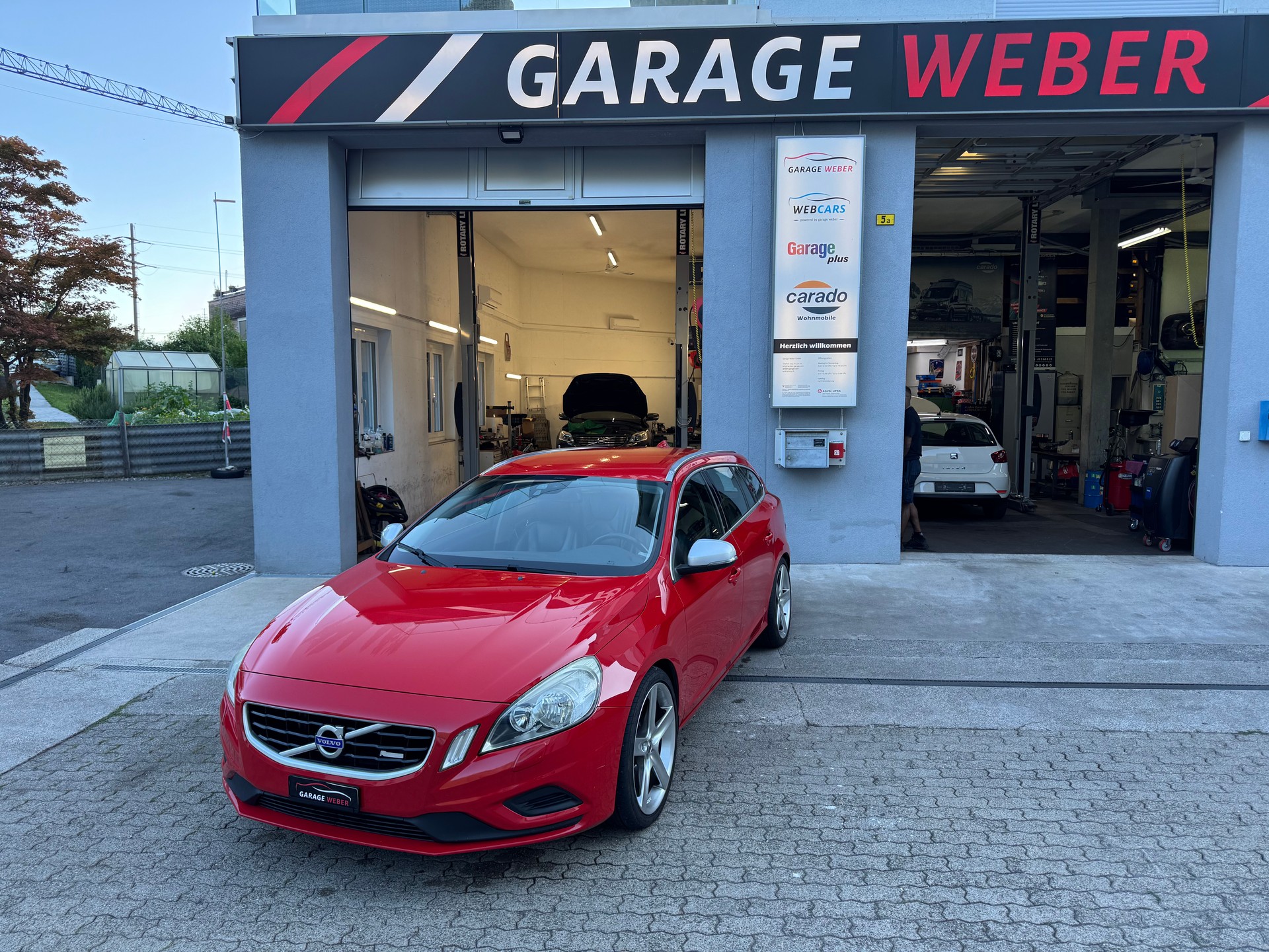 VOLVO V60 T6 AWD R-Design Geartronic-image-0
