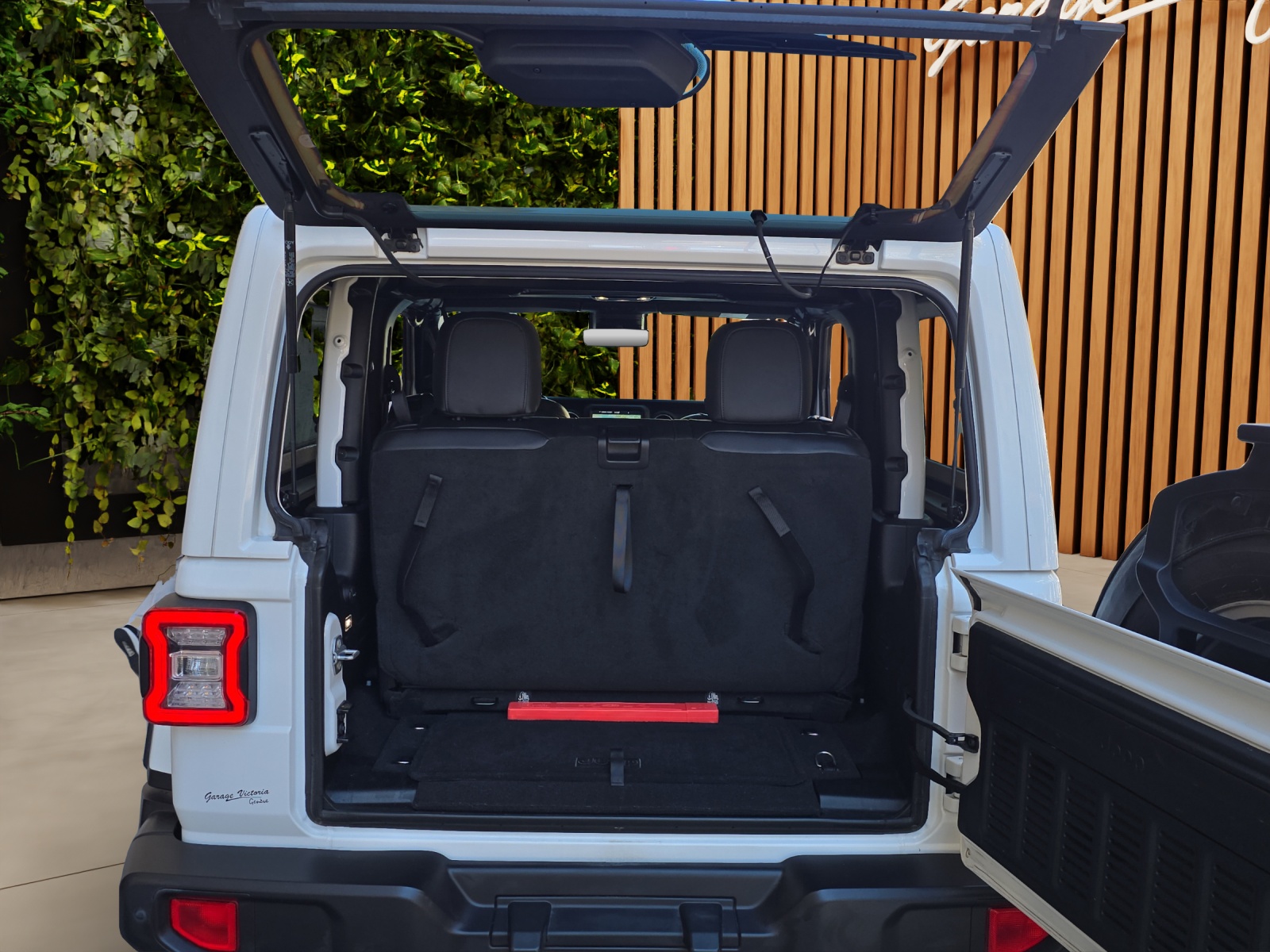 JEEP Wrangler 2.0 Sahara Automatic-image-17