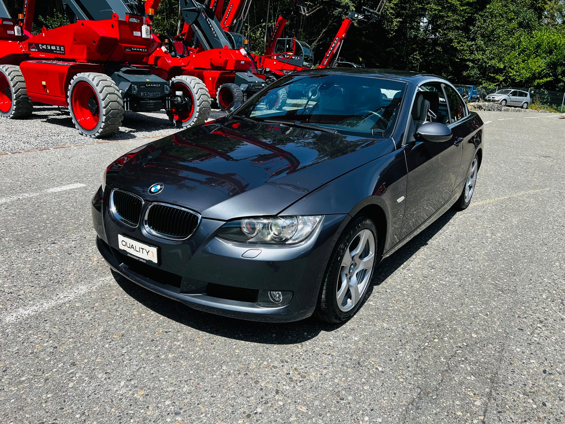 BMW 320i Cabriolet-image-0