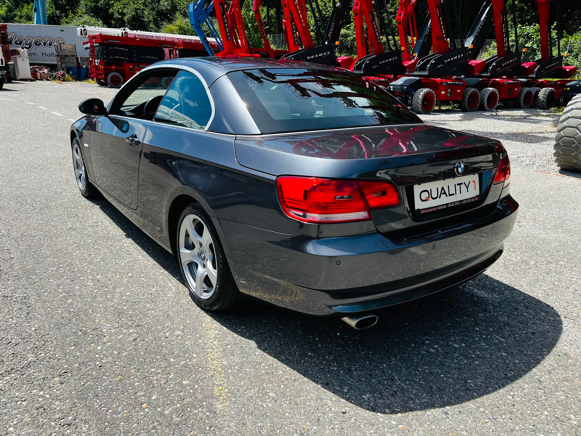 BMW 320i Cabriolet-image-4