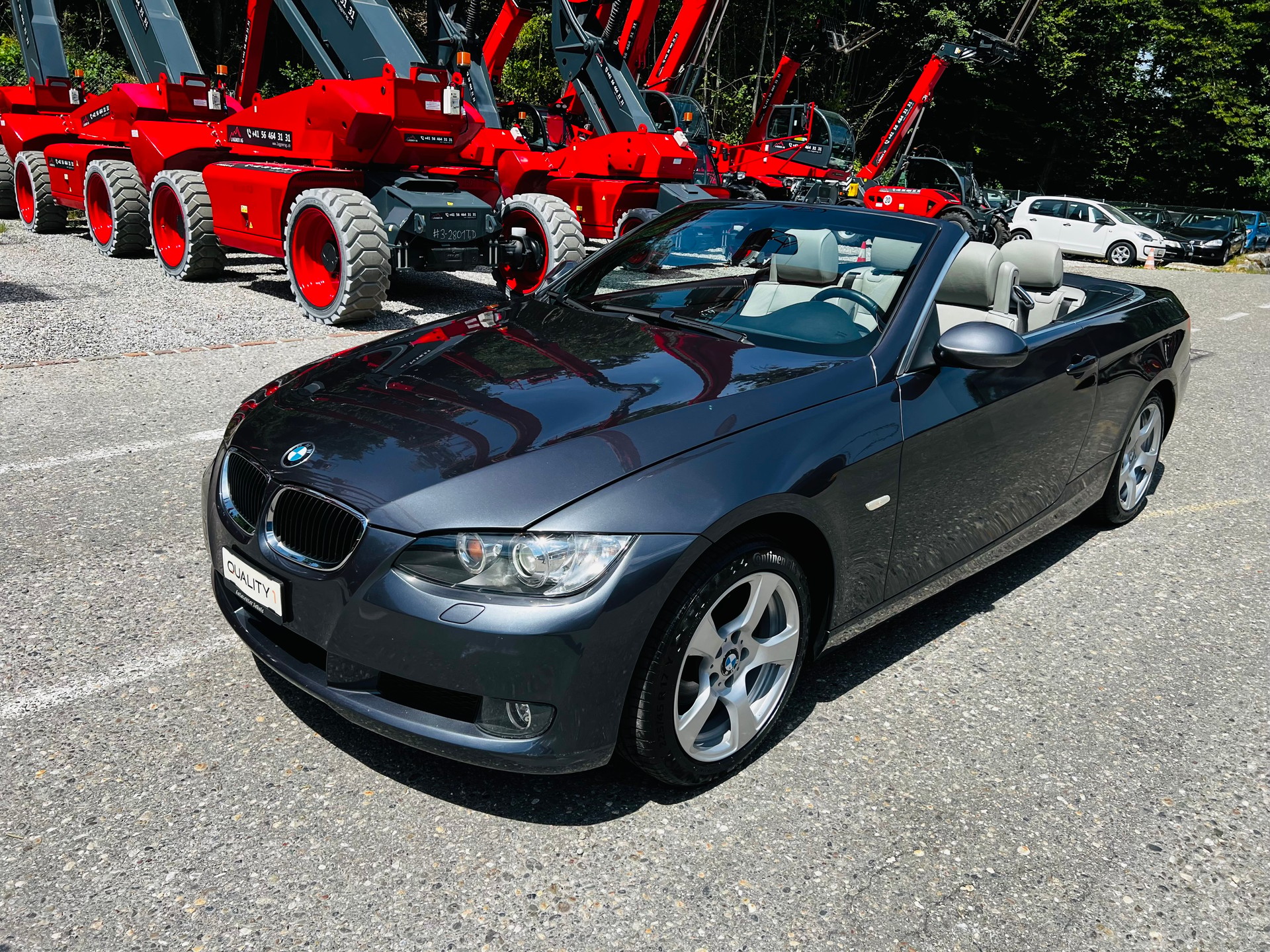 BMW 320i Cabriolet-image-5