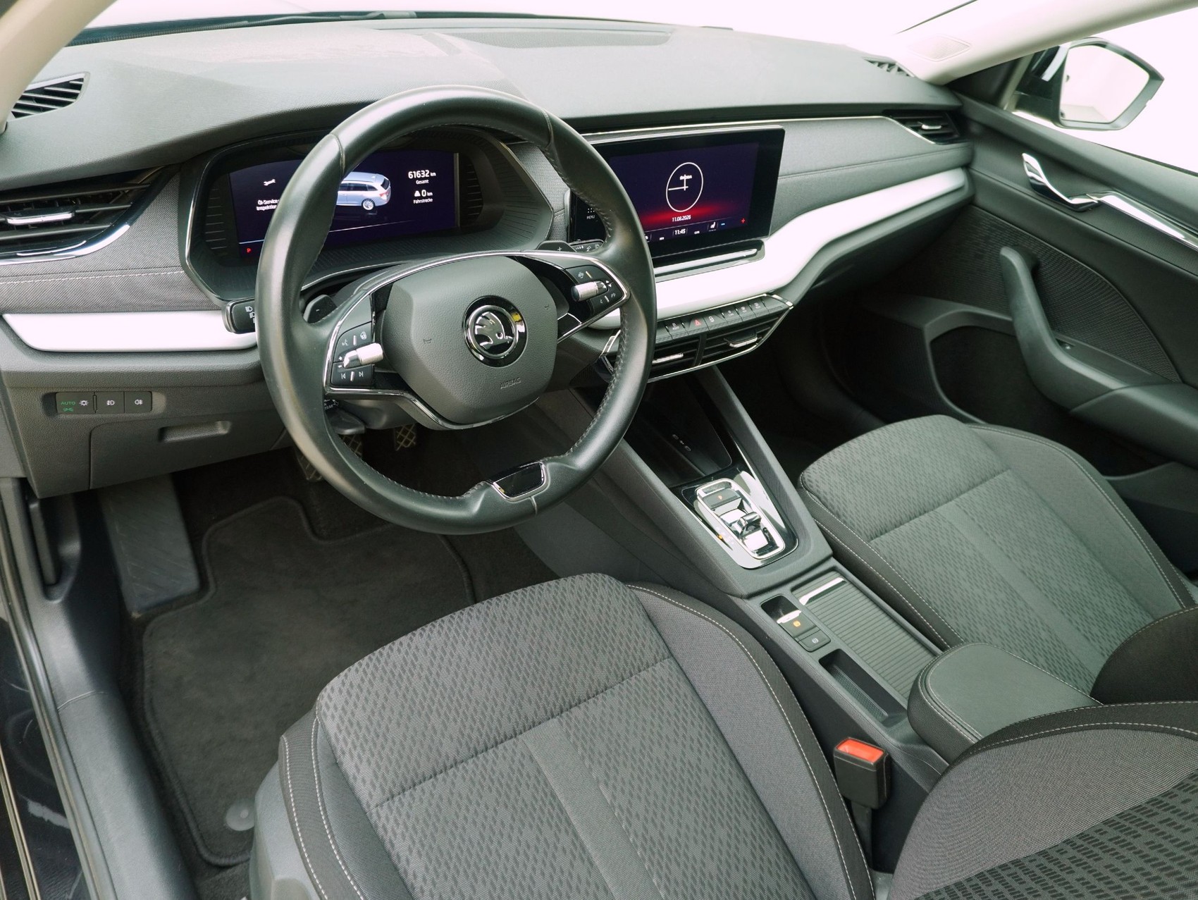 SKODA Octavia 1.5 eTSI DSG Style-image-9