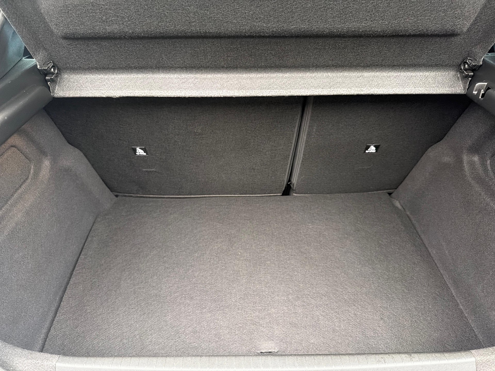 PEUGEOT 208 1.2 Hybrid 145 GT-image-11
