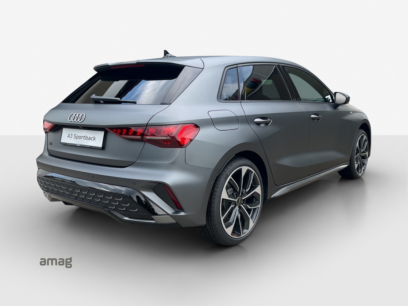 AUDI A3 Sportback TFSI 110 kW S line Attraction S tronic-image-4