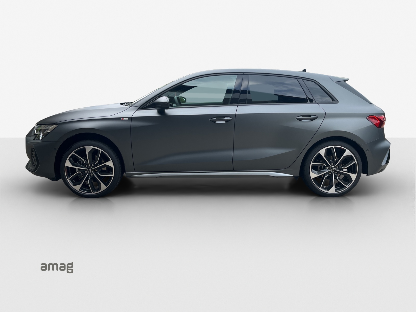 AUDI A3 Sportback TFSI 110 kW S line Attraction S tronic-showroom-element-1