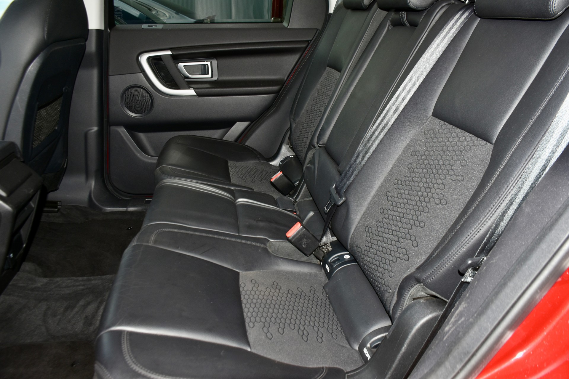 LAND ROVER Discovery Sport 2.0 TD4 SE-image-4