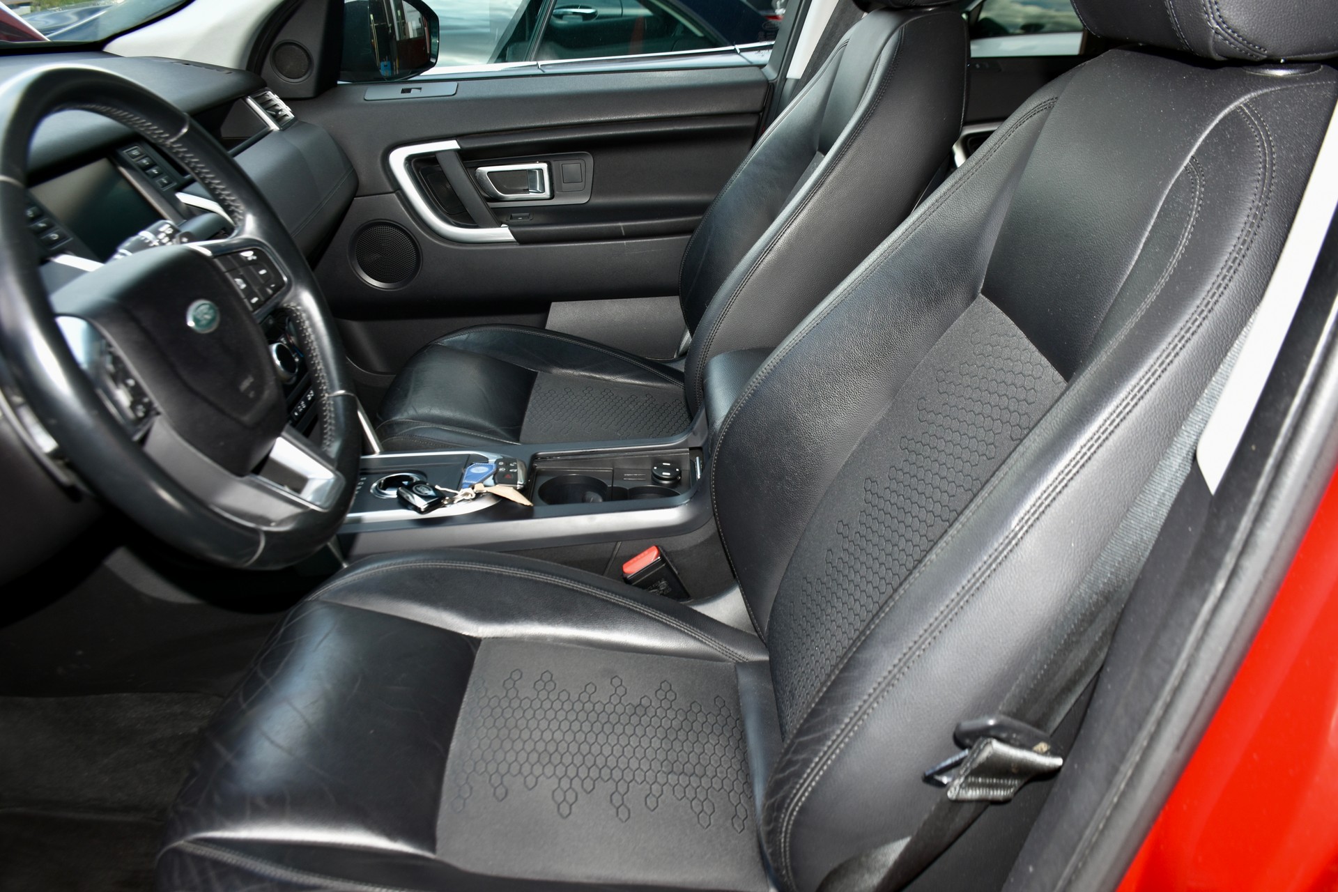LAND ROVER Discovery Sport 2.0 TD4 SE-image-2