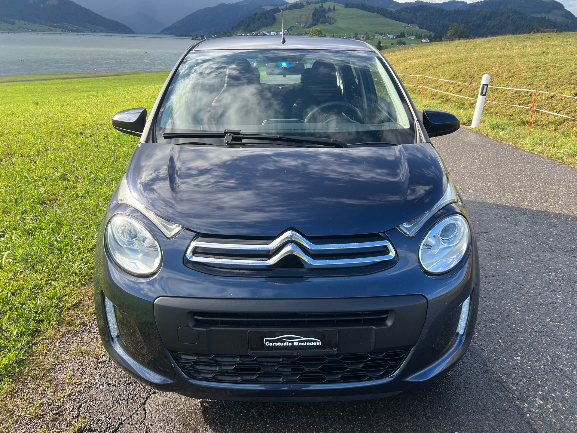 CITROEN C1 1.2 VTi Swiss&Me-image-1