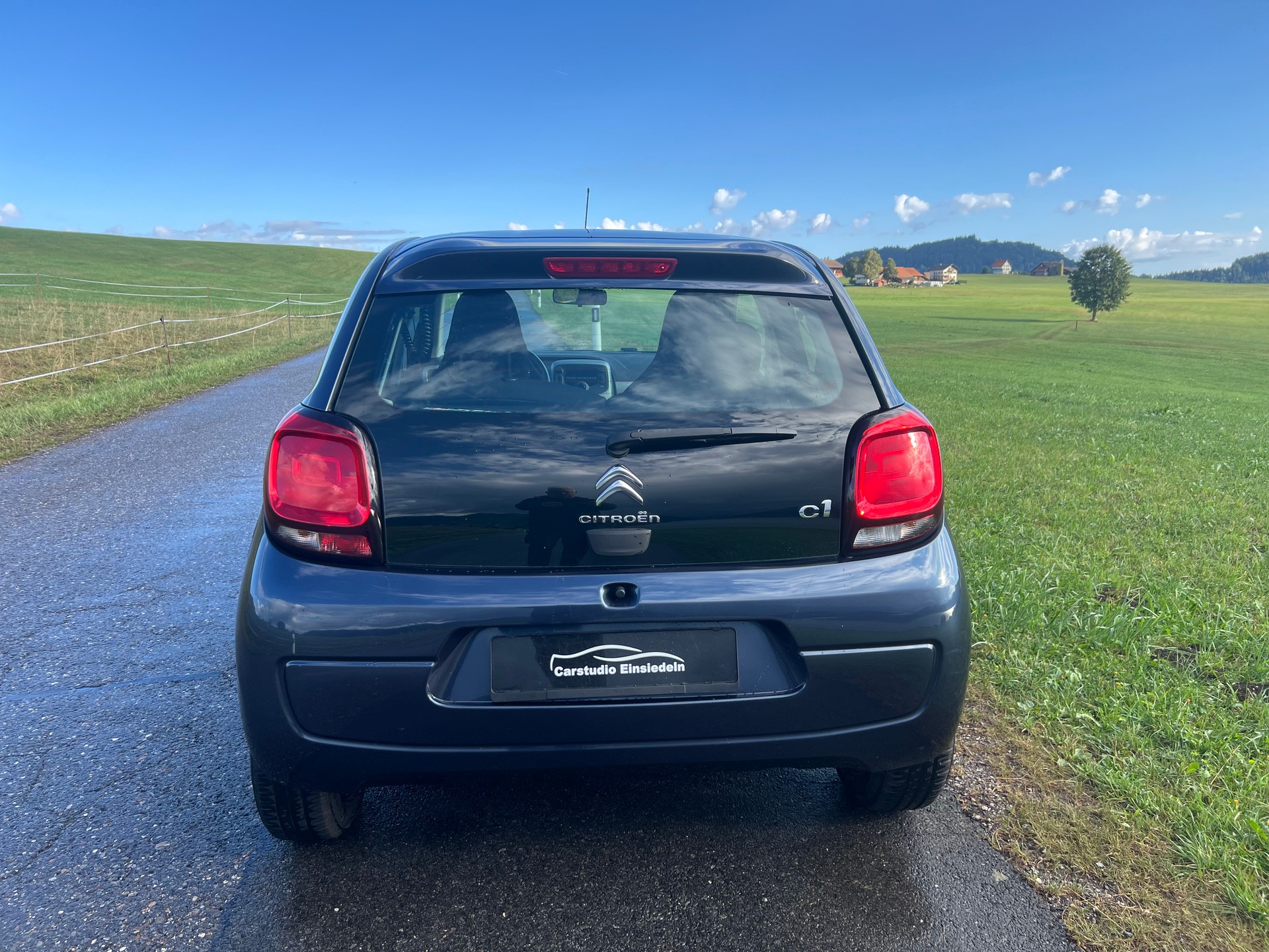 CITROEN C1 1.2 VTi Swiss&Me-image-3