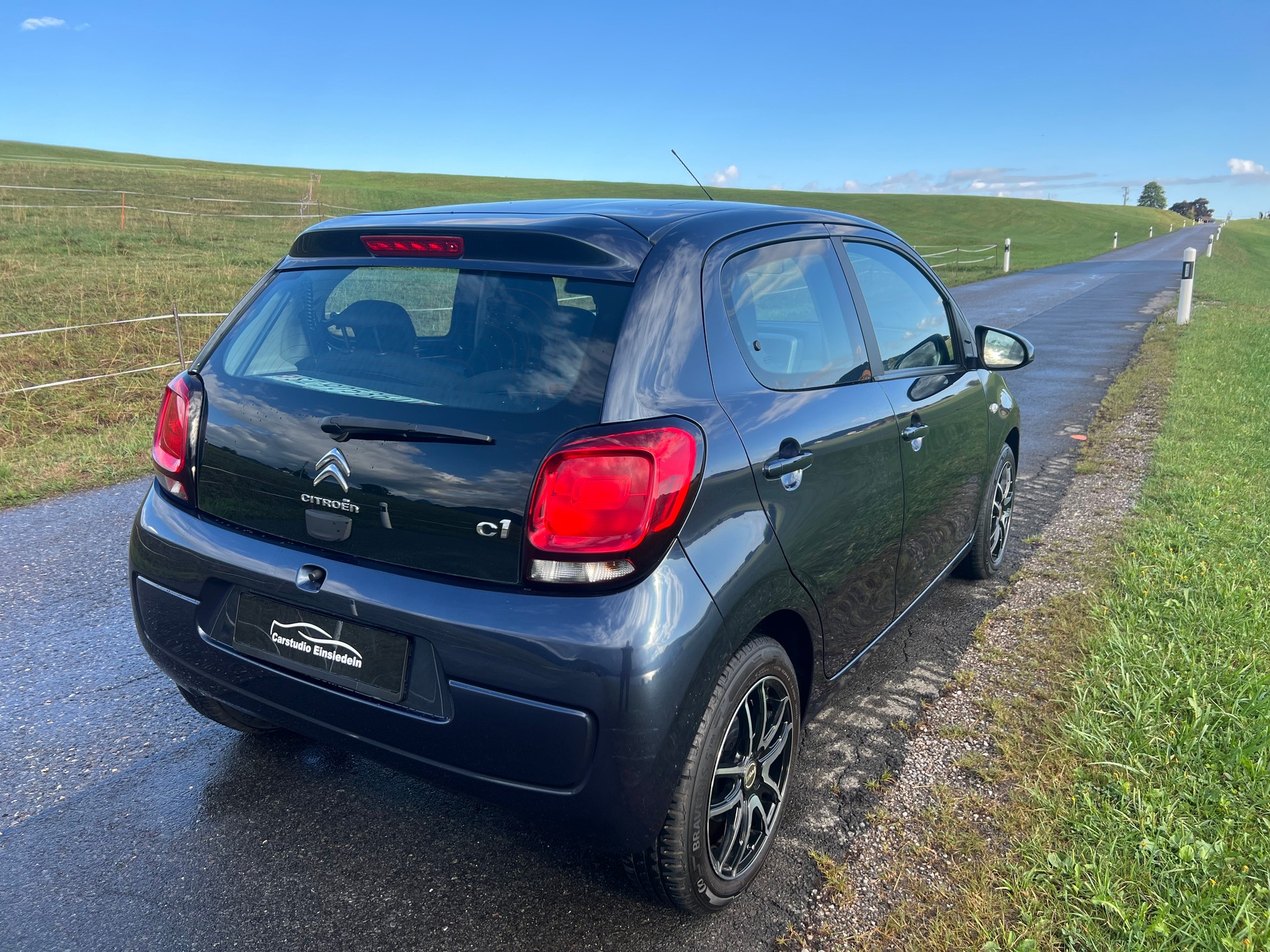 CITROEN C1 1.2 VTi Swiss&Me-image-4