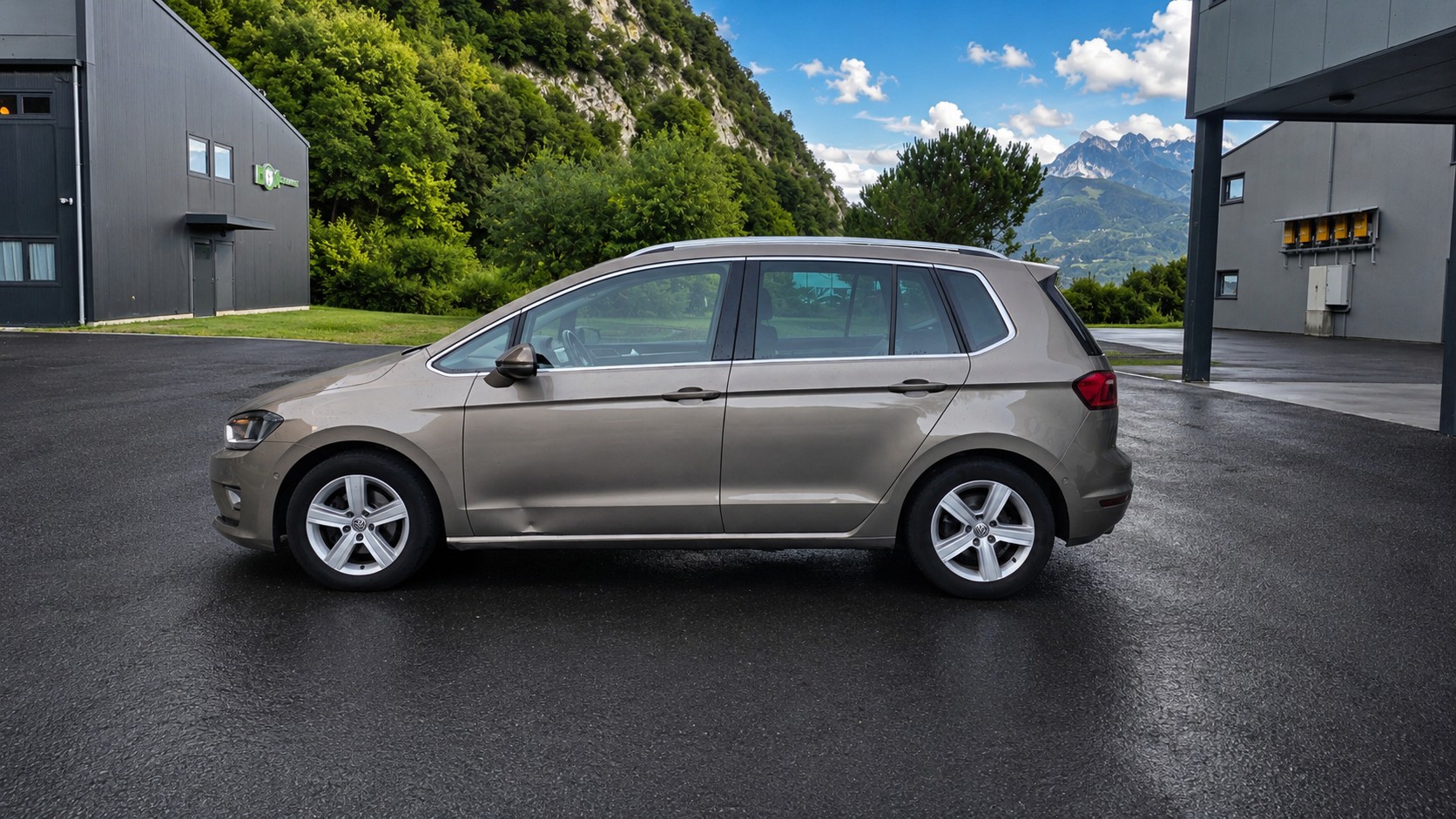 VW Golf Sportsvan 1.4 TSI Highline DSG-image-3