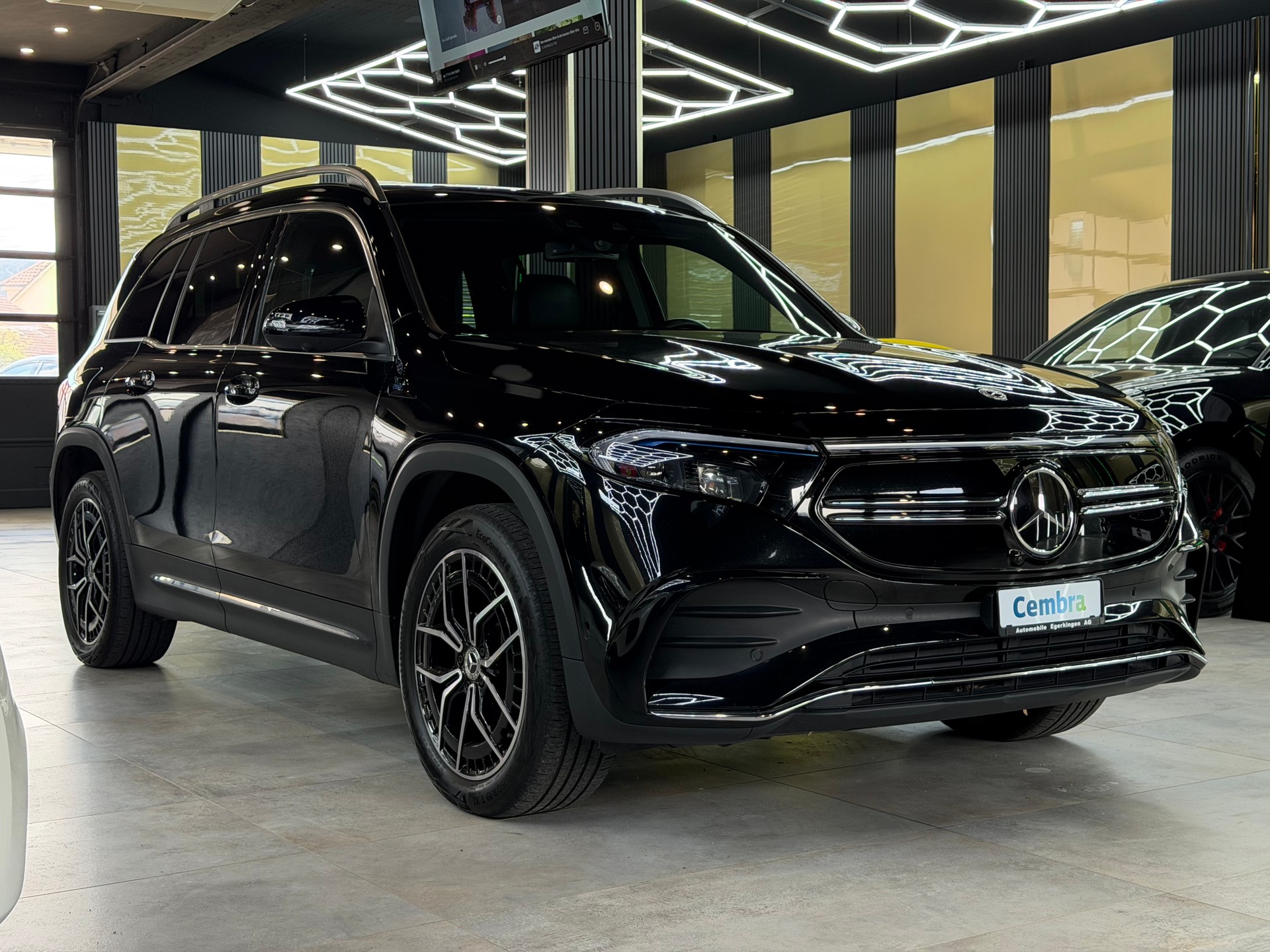 MERCEDES-BENZ EQB 350 AMG Line 4Matic-image-2