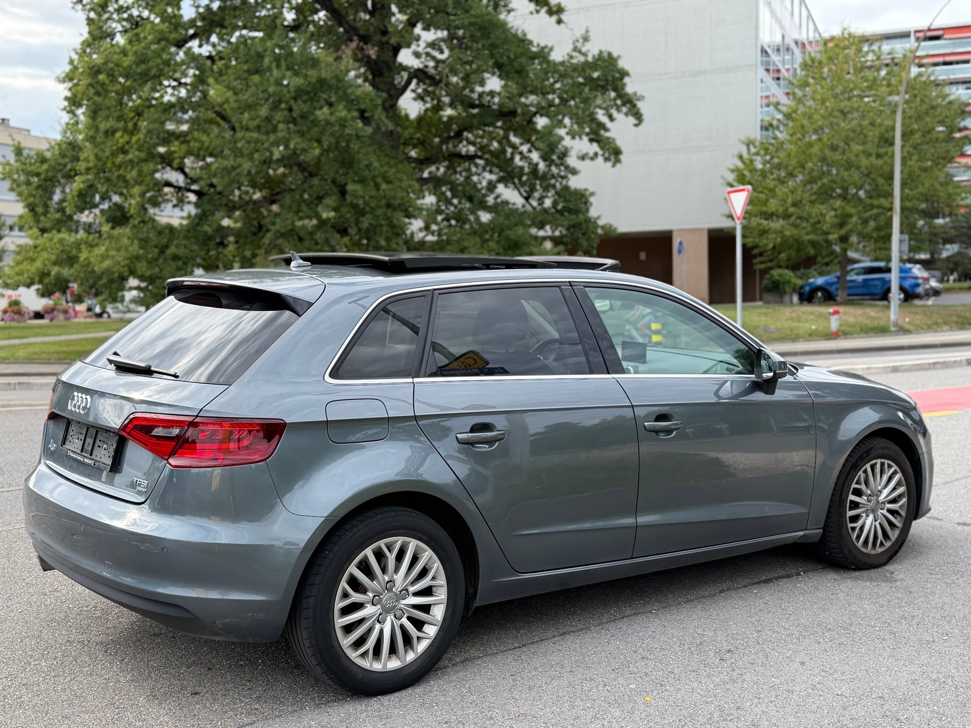 AUDI A3 Sportback 1.8 TFSI Ambition quattro S-tronic-image-5