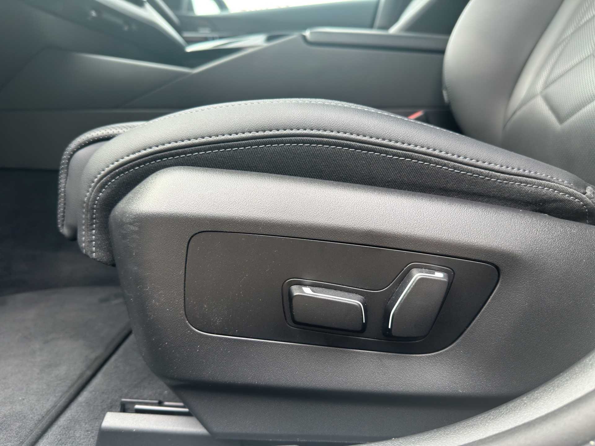 BMW 520d M Sport Pro Steptronic Shadow Line-image-11