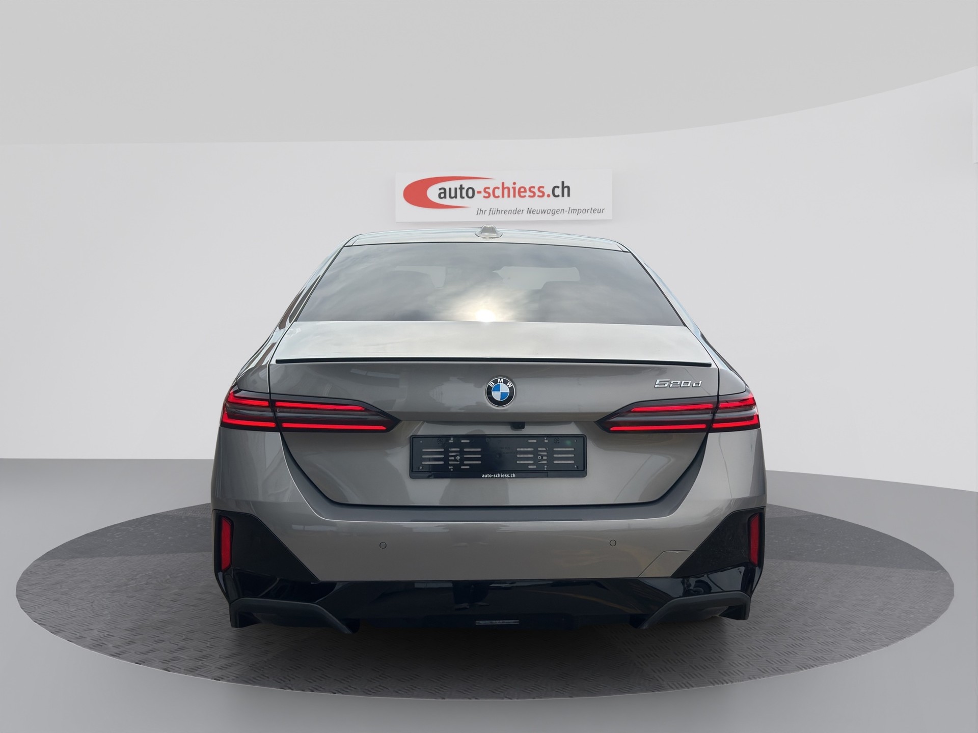 BMW 520d M Sport Pro Steptronic Shadow Line-image-5
