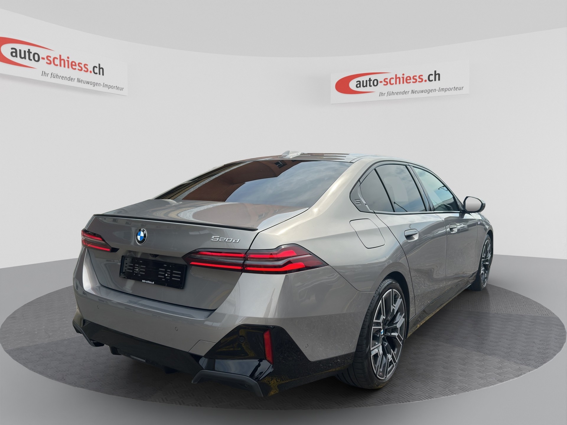 BMW 520d M Sport Pro Steptronic Shadow Line-showroom-element-2