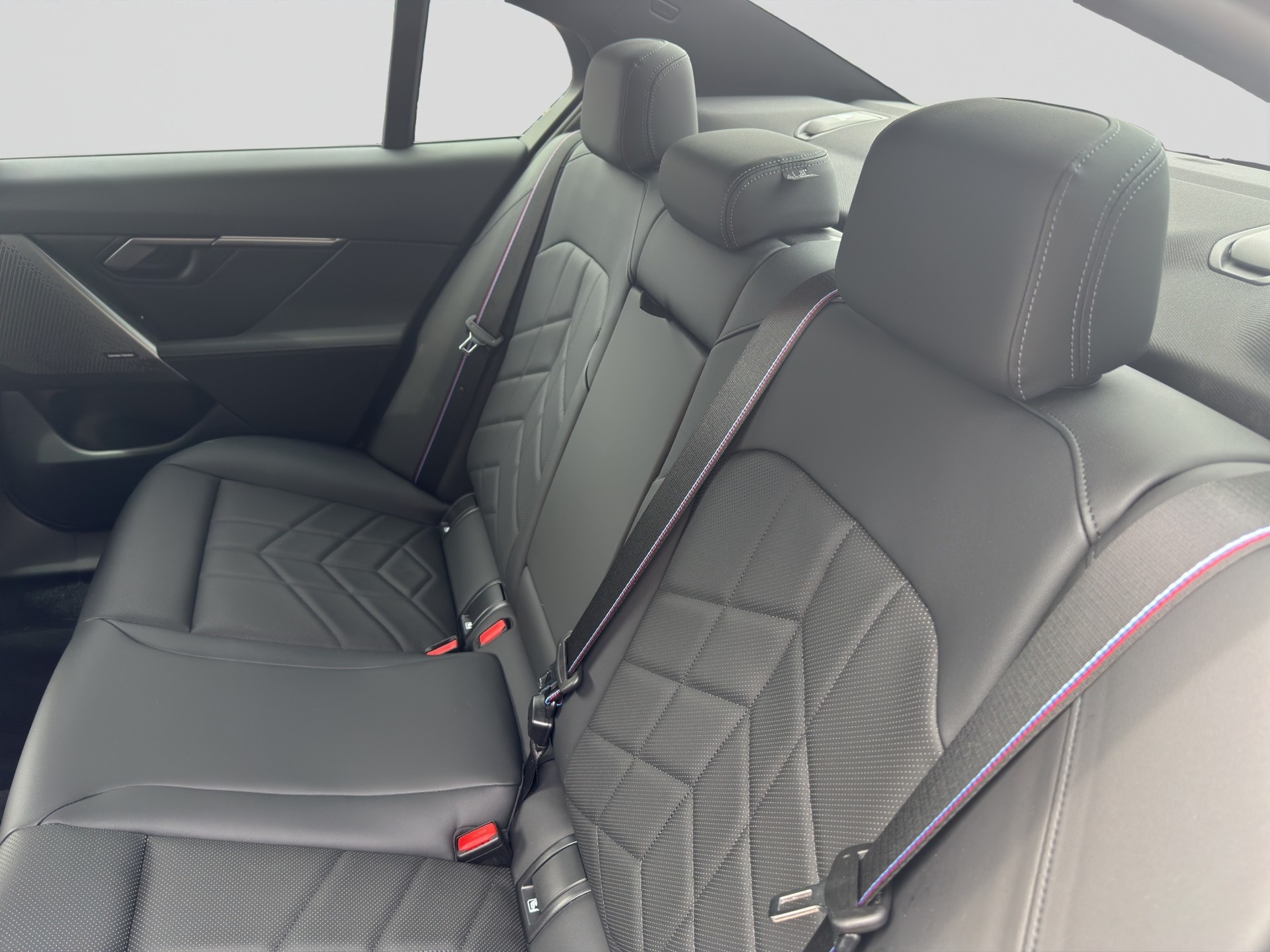 BMW 520d M Sport Pro Steptronic Shadow Line-image-9