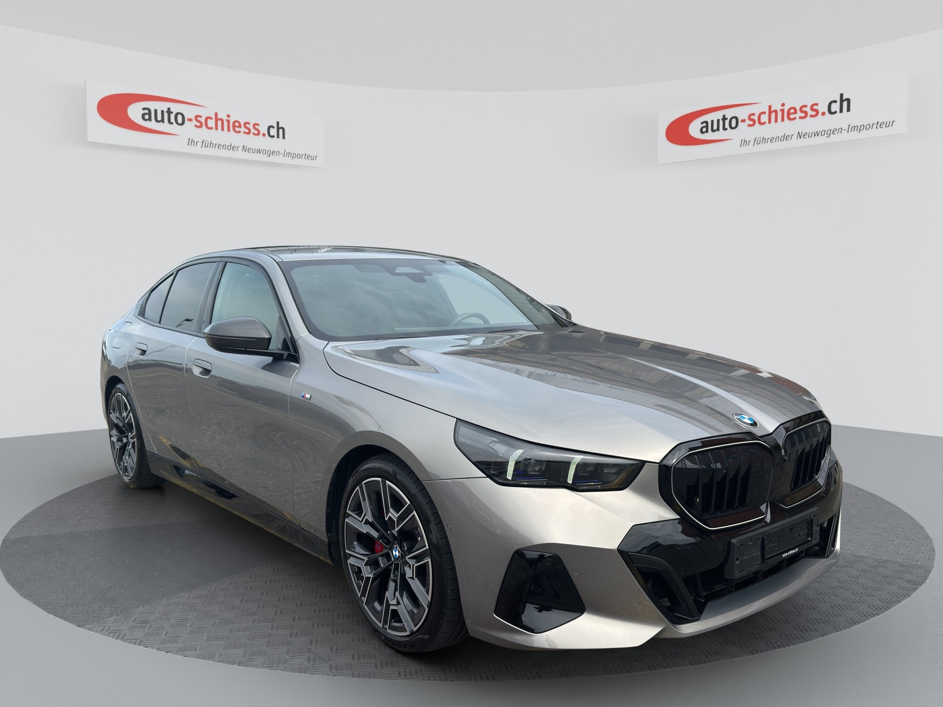 BMW 520d M Sport Pro Steptronic Shadow Line-showroom-element-1