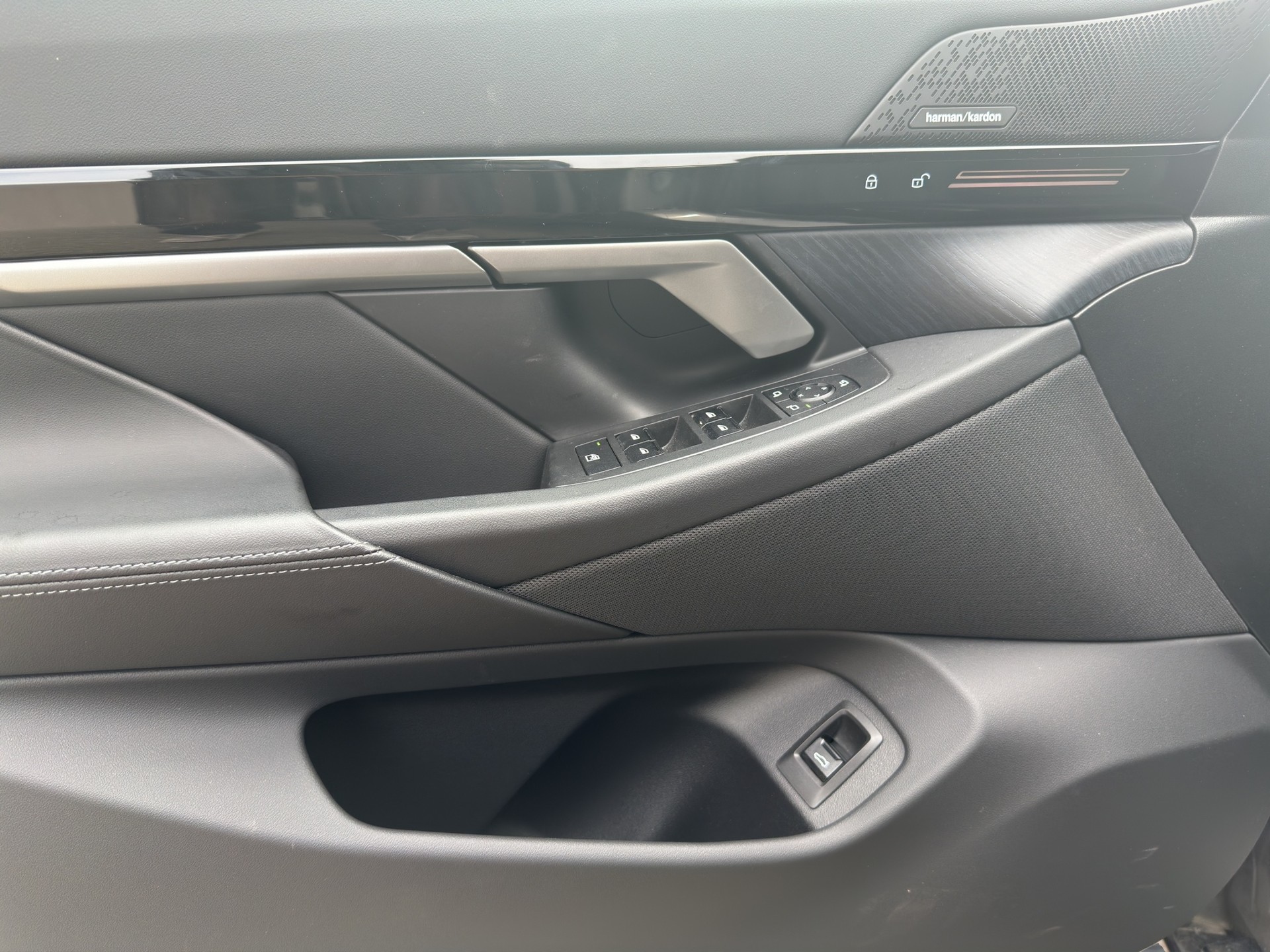 BMW 520d M Sport Pro Steptronic Shadow Line-image-8