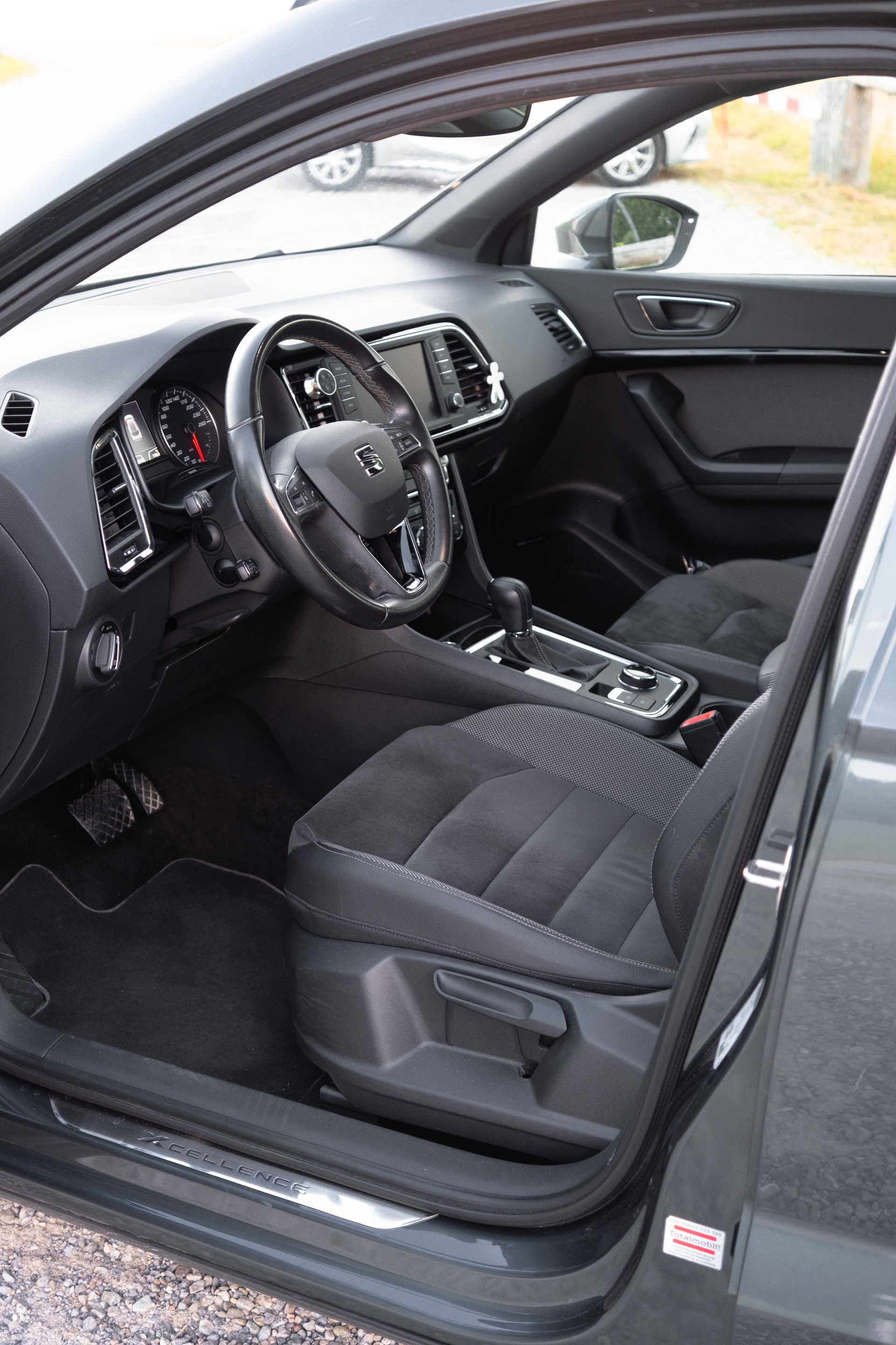 SEAT 1.4 TSI Xcellence DSG-image-2
