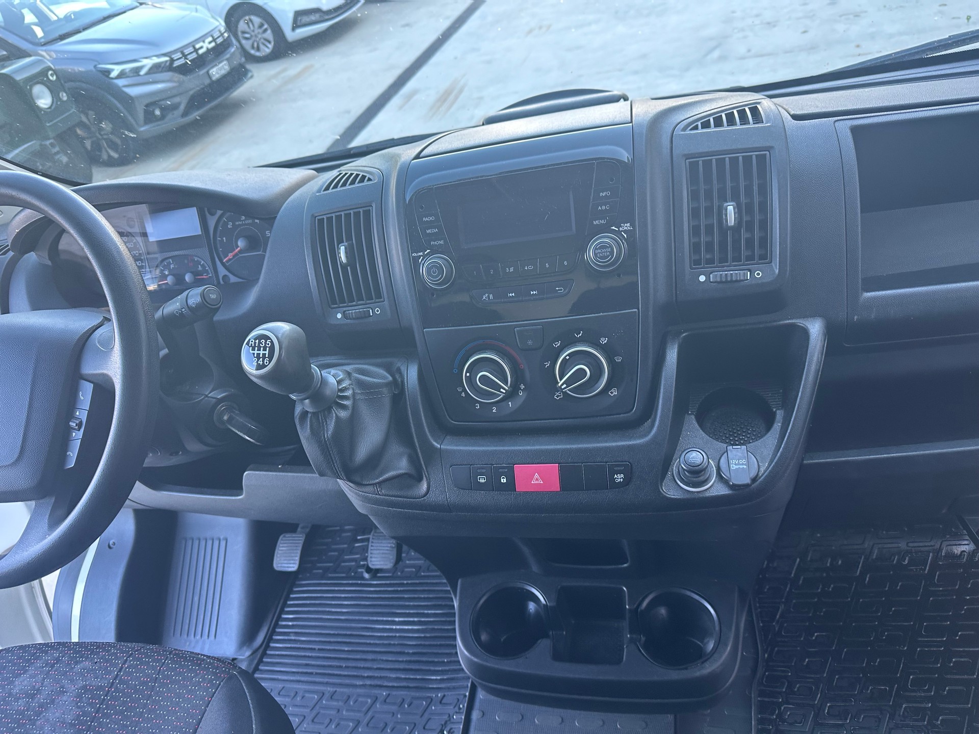CITROEN Jumper 2.0 BlueHDi 110 Attraction L2H2-image-10
