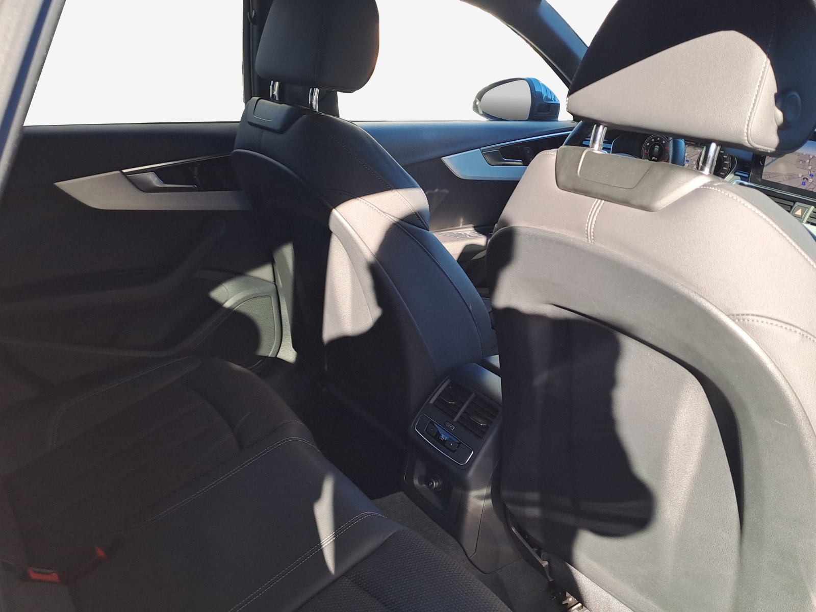 AUDI A4 Avant 40 TFSI S line S-tronic quattro-image-11