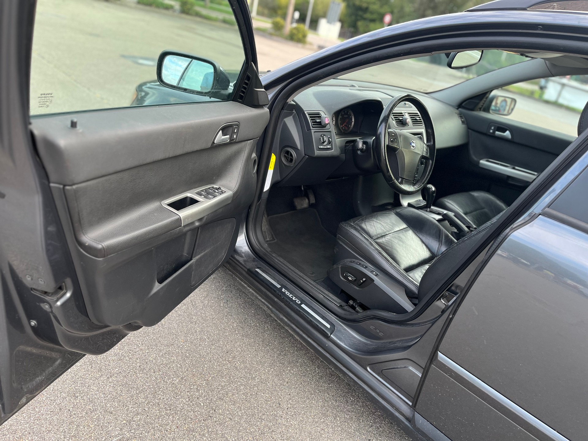 VOLVO T5 Kombi Benzin 2,5i Automat mit MFK B04-image-14