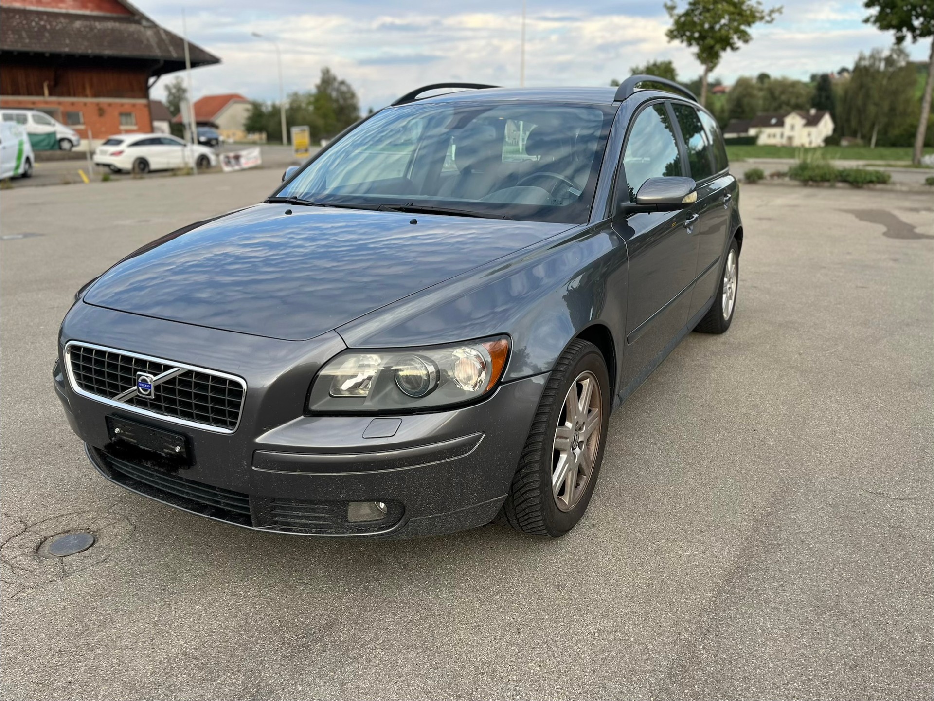 VOLVO T5 Kombi Benzin 2,5i Automat mit MFK B04-image-1