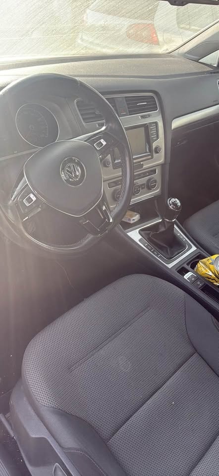 VW Golf 1.6 TDI R-Line Design 4Motion-image-5