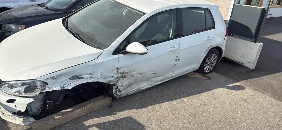 VW Golf 1.6 TDI R-Line Design 4Motion-image-1