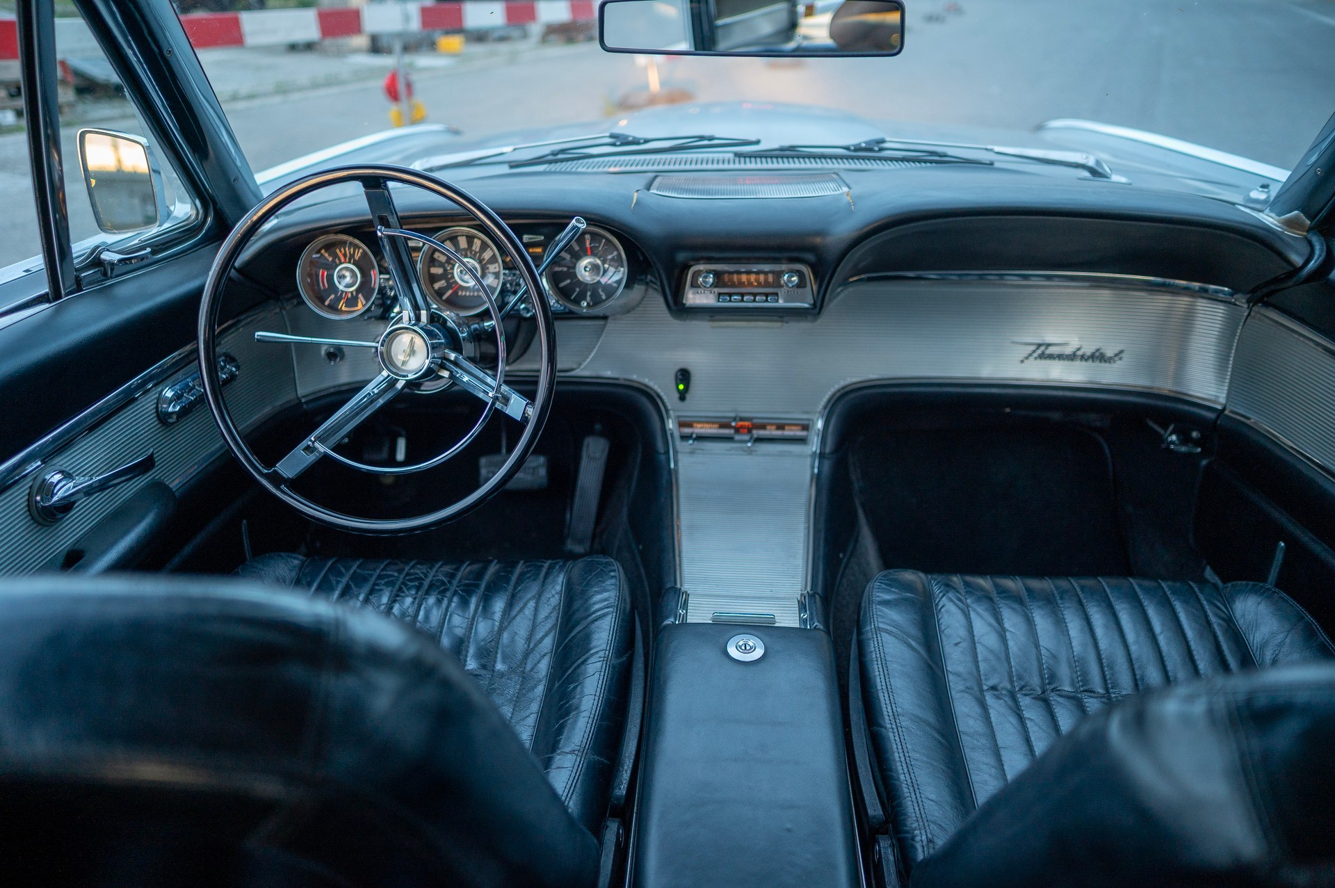 FORD Thunderbird-image-5